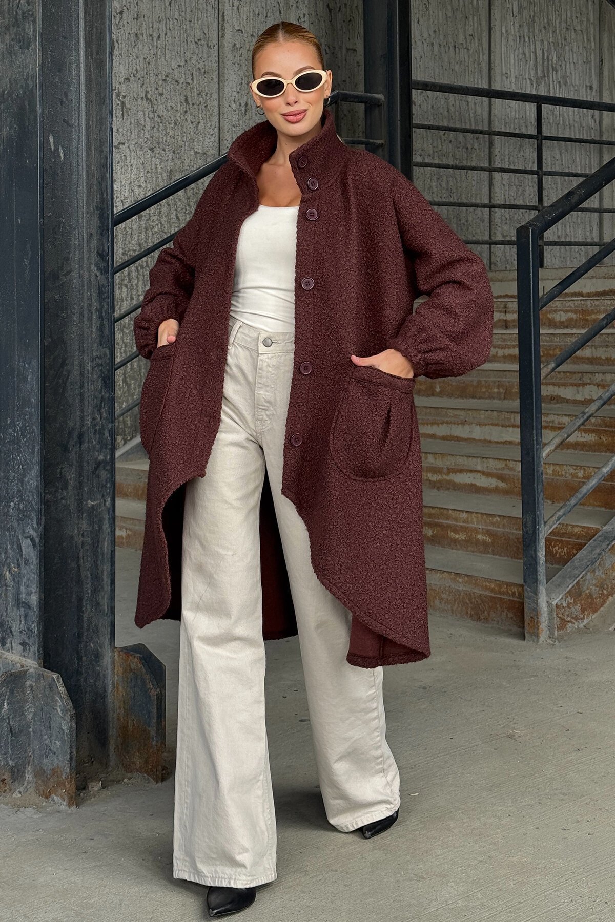 Bordo Çift Cepli Asimetrik Kesim Düğme Kapamalı Astarsız Kaban