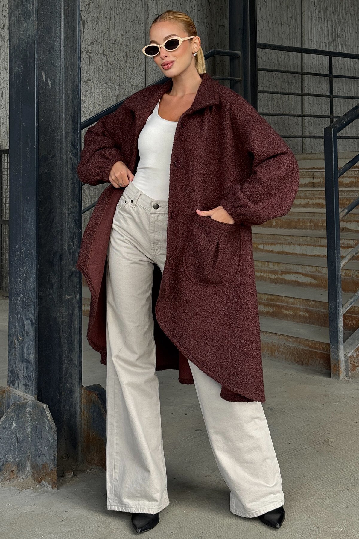 Bordo Çift Cepli Asimetrik Kesim Düğme Kapamalı Astarsız Kaban