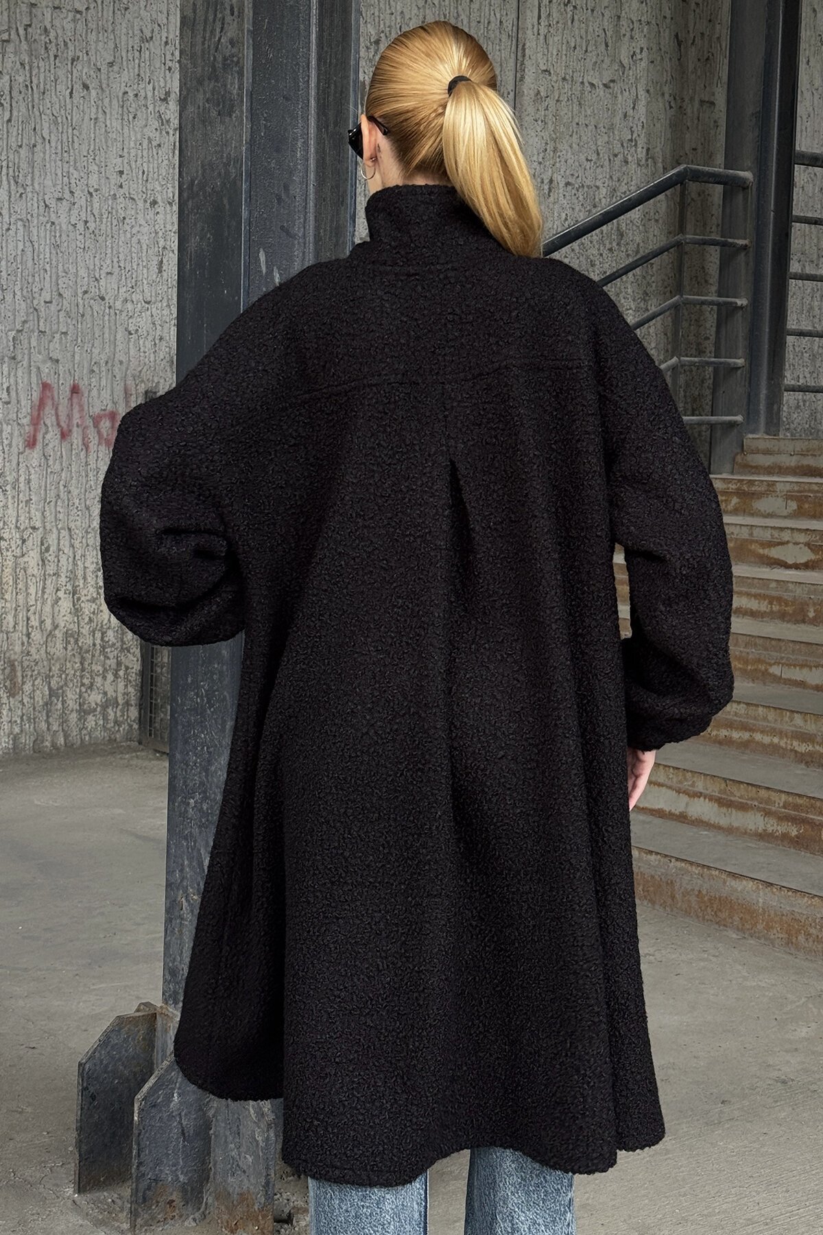 Çift Cepli Asimetrik Kesim Düğme Kapamalı Kaşe Kaban