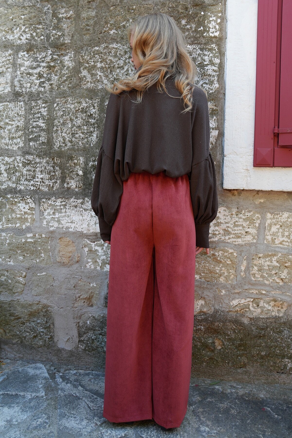 Çift Cepli Bağlama Detaylı Bol Paça Kadife Pantolon