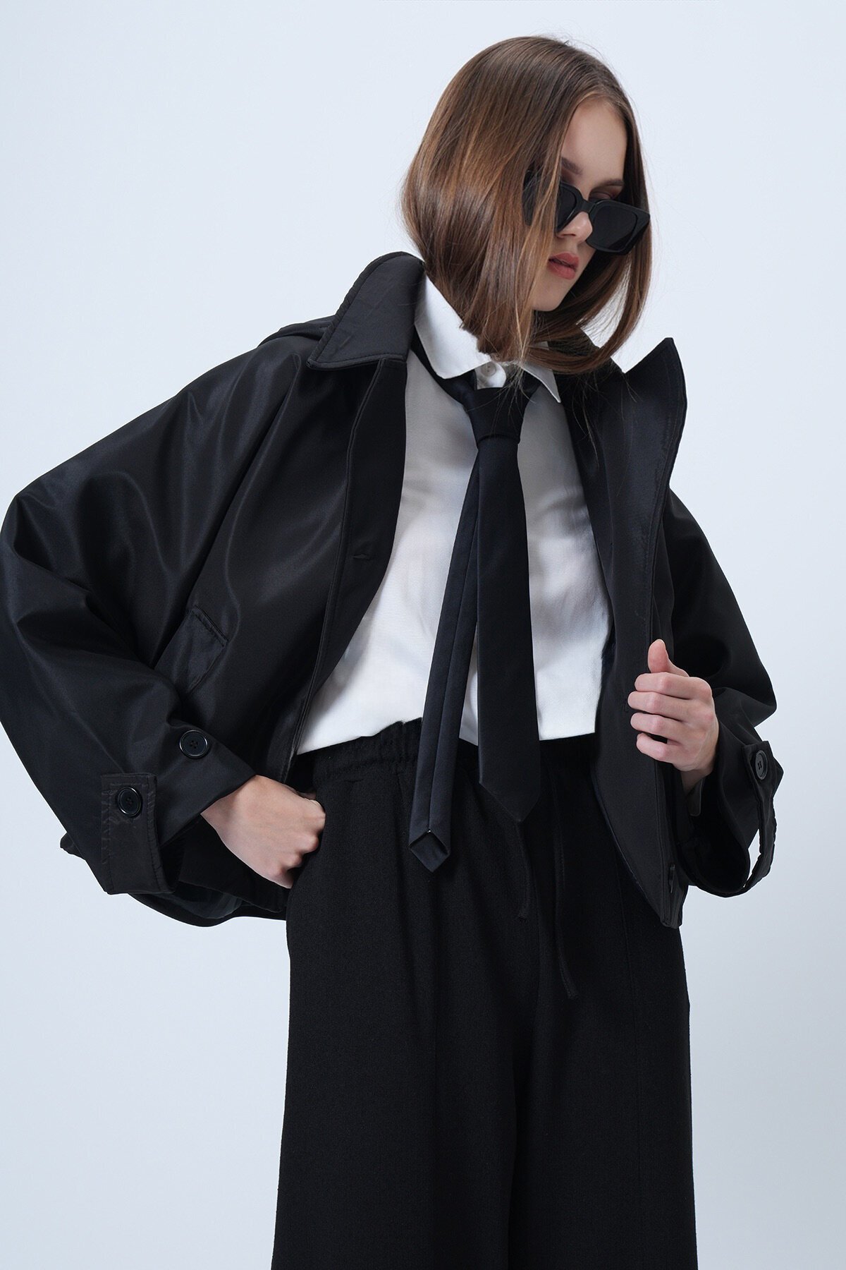 Çift Cepli düğme Kapamalı Kısa Trençkot