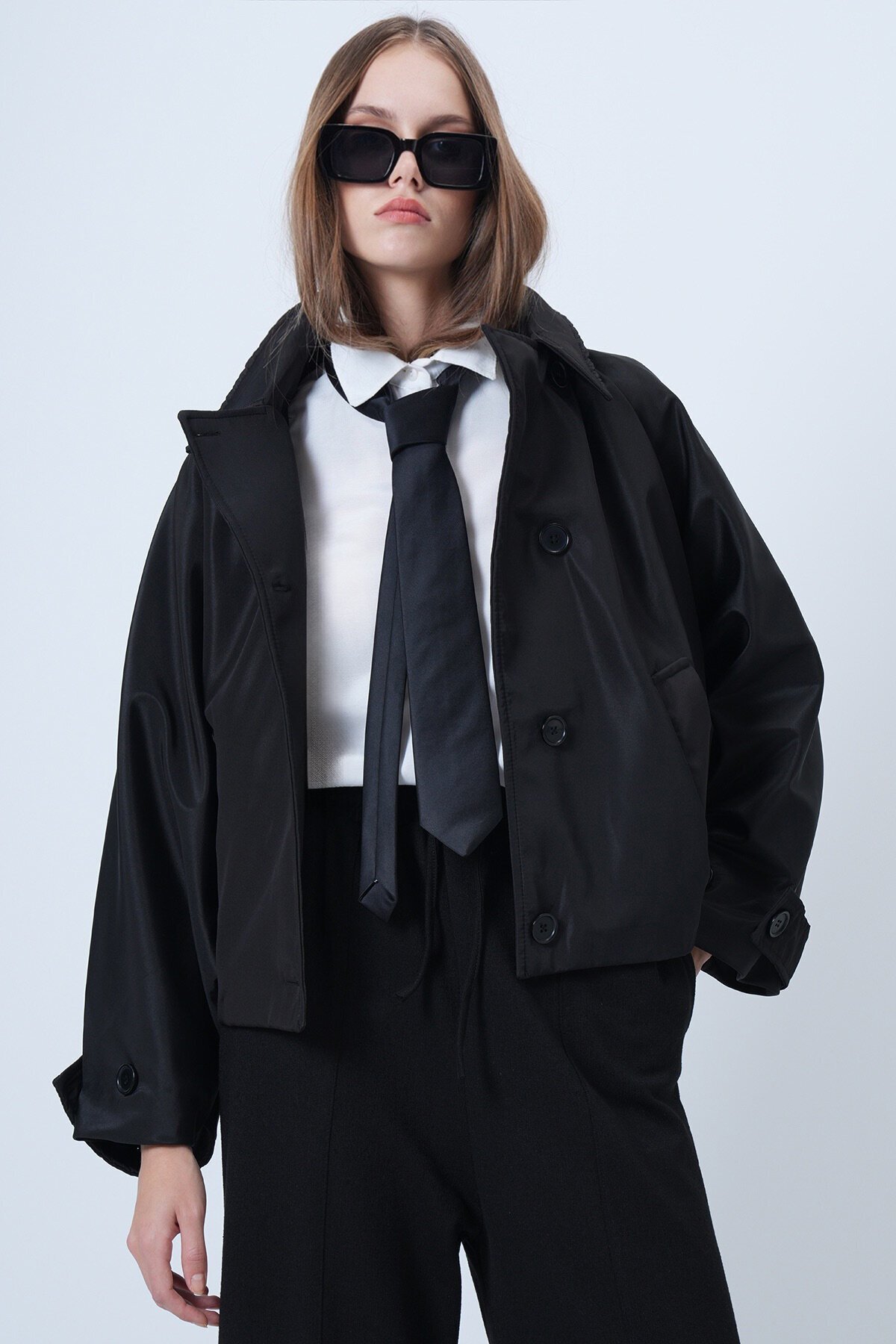 Çift Cepli düğme Kapamalı Kısa Trençkot