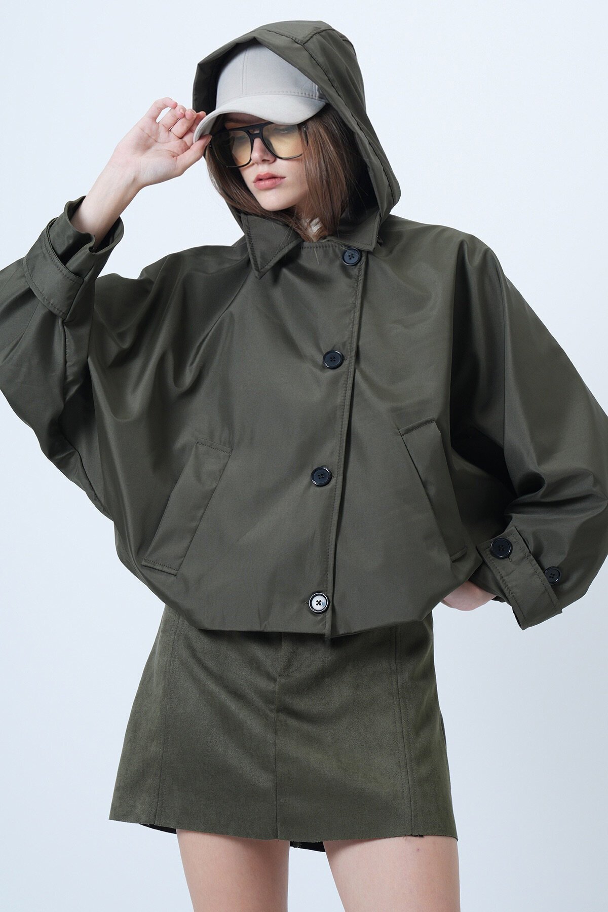 Çift Cepli düğme Kapamalı Kısa Trençkot