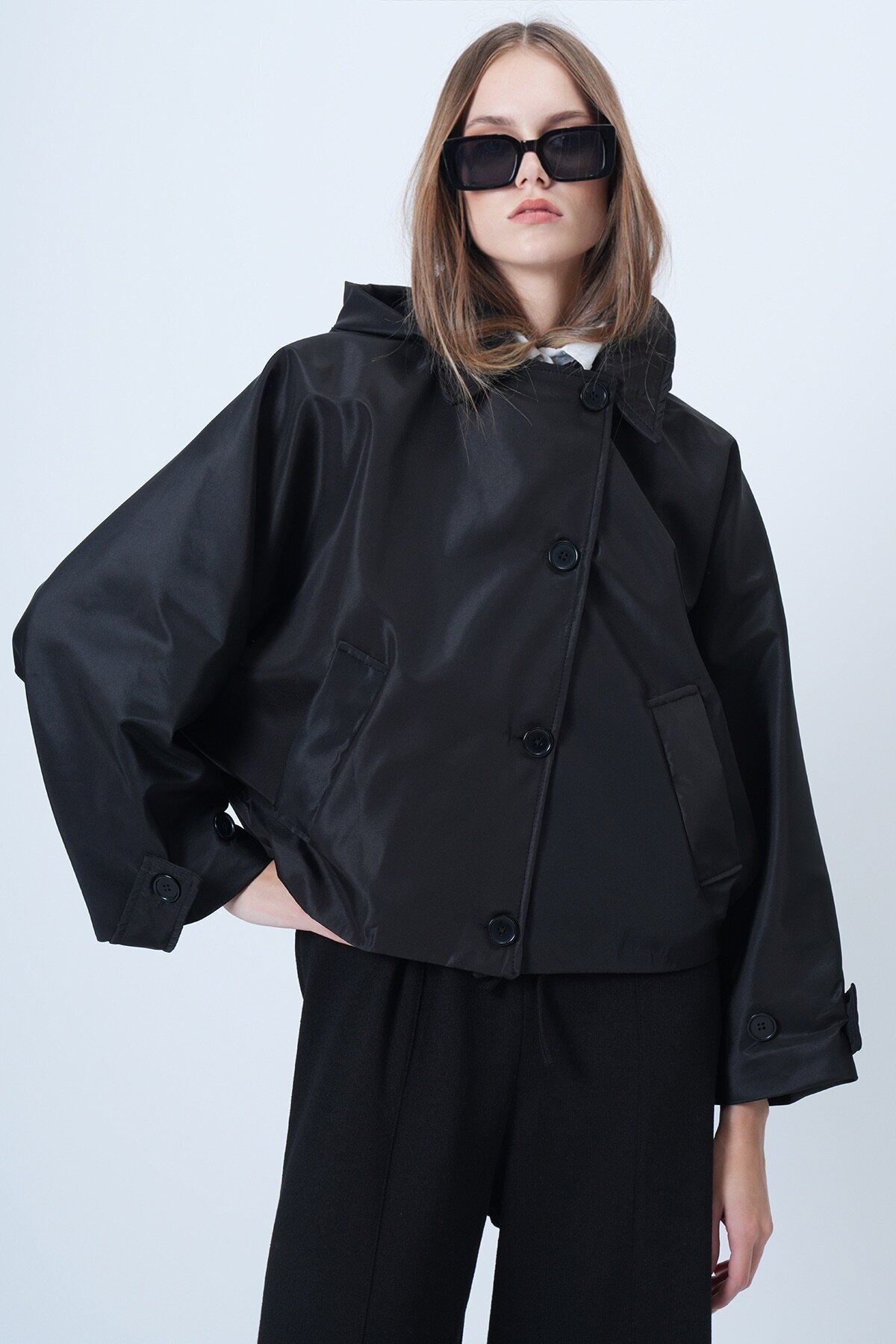 Çift Cepli düğme Kapamalı Kısa Trençkot