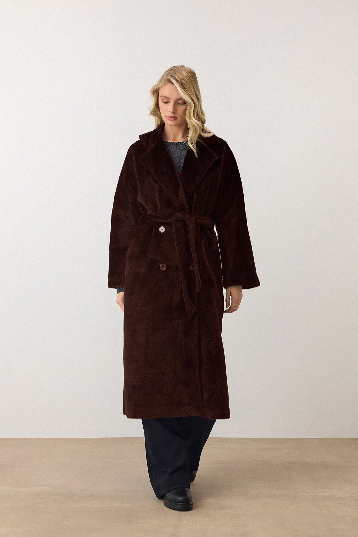 Çift Düğmeli Yumuşak Dokulu Kaşe Kaban