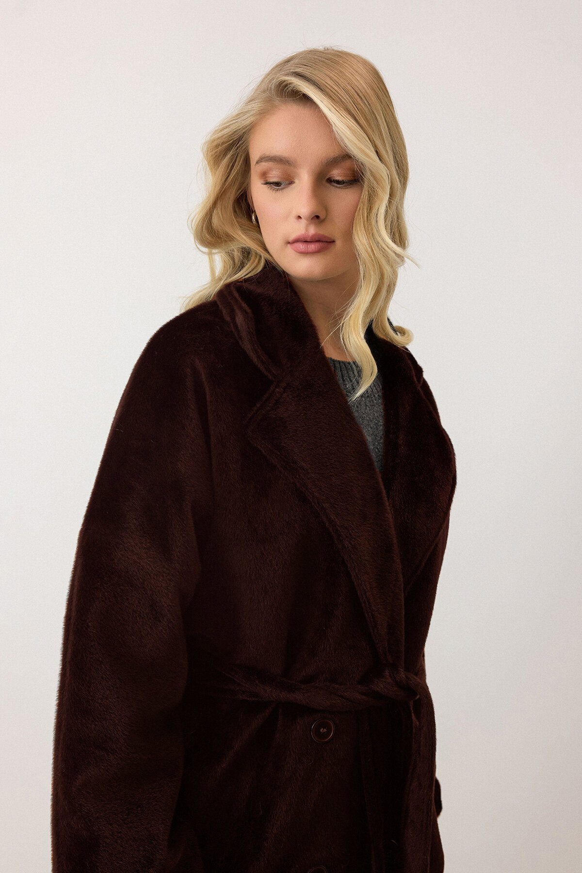 Çift Düğmeli Yumuşak Dokulu Kaşe Kaban