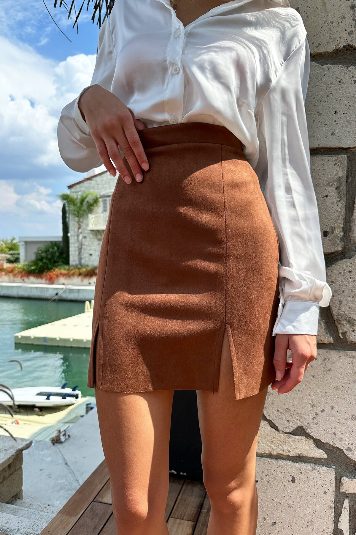 Çift Yırtmaçlı Süet Mini Etek