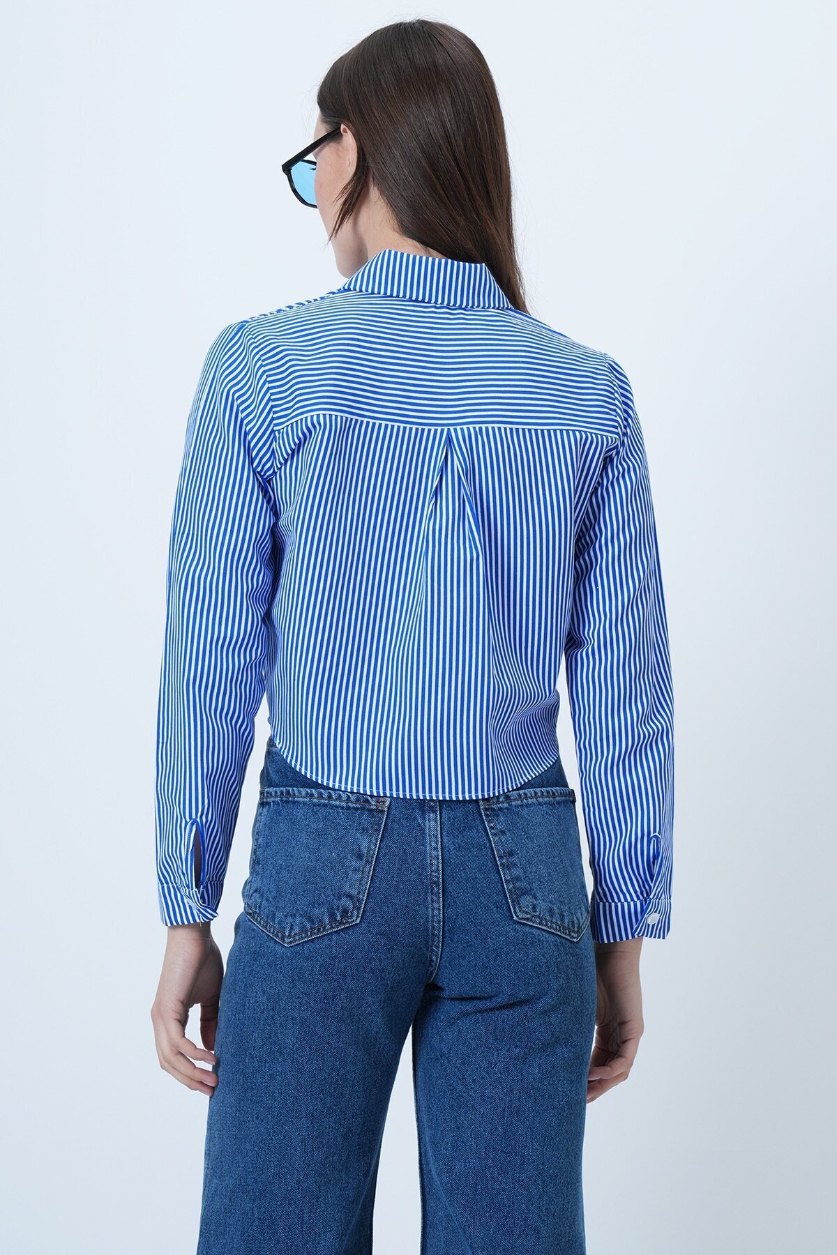 Çizgili Düğmeli Cep Detaylı Crop Gömlek