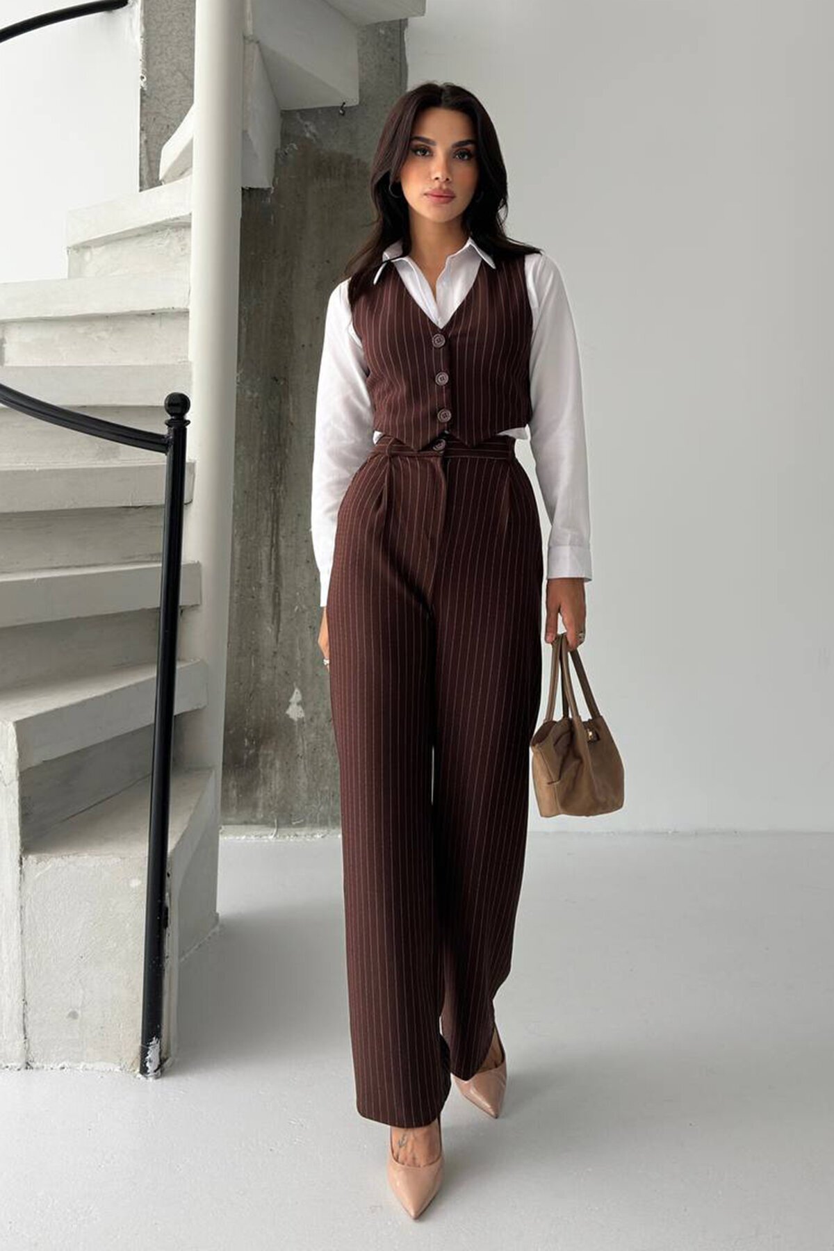 Çizgili Düğmeli Yelek ve Palazzo Pantolon Takım