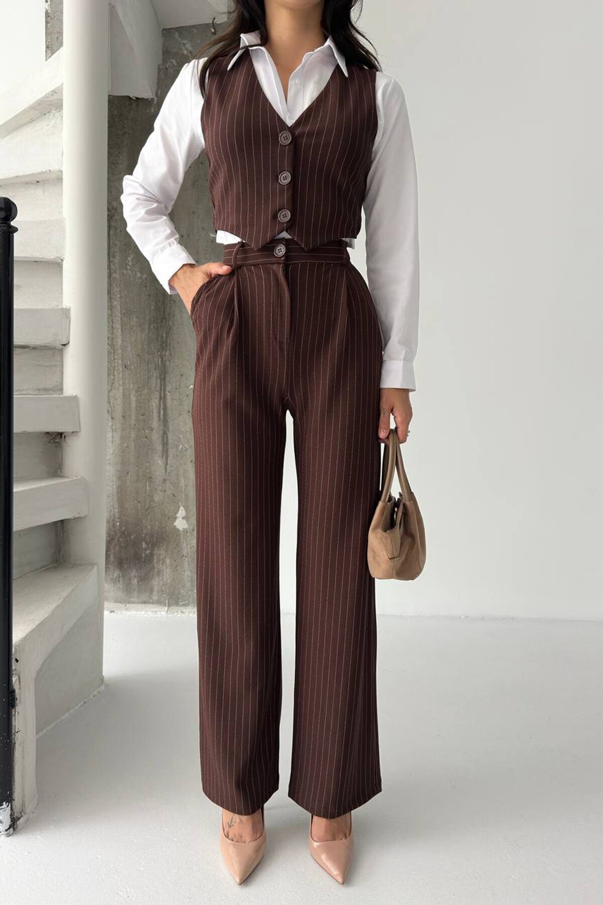 Çizgili Düğmeli Yelek ve Palazzo Pantolon Takım