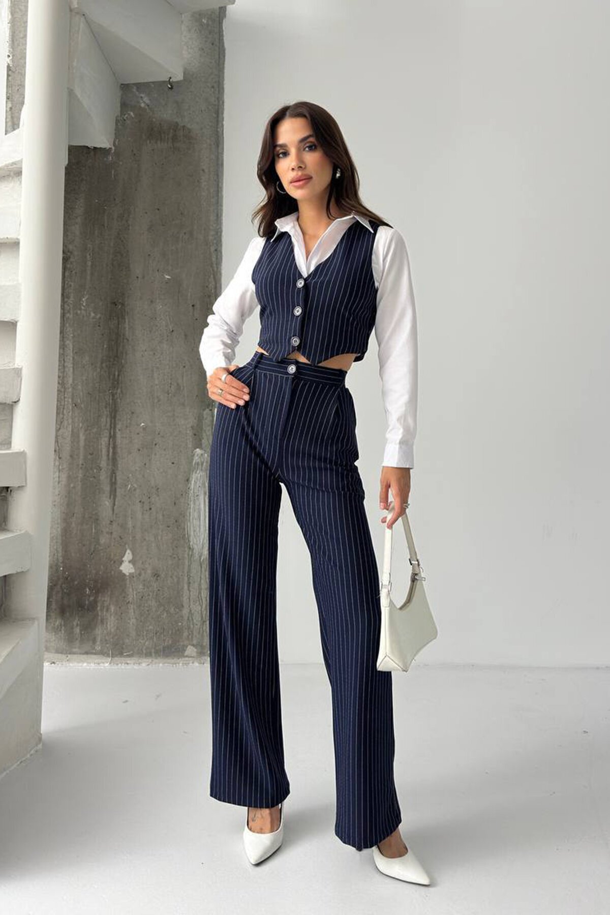 Çizgili Düğmeli Yelek ve Palazzo Pantolon Takım