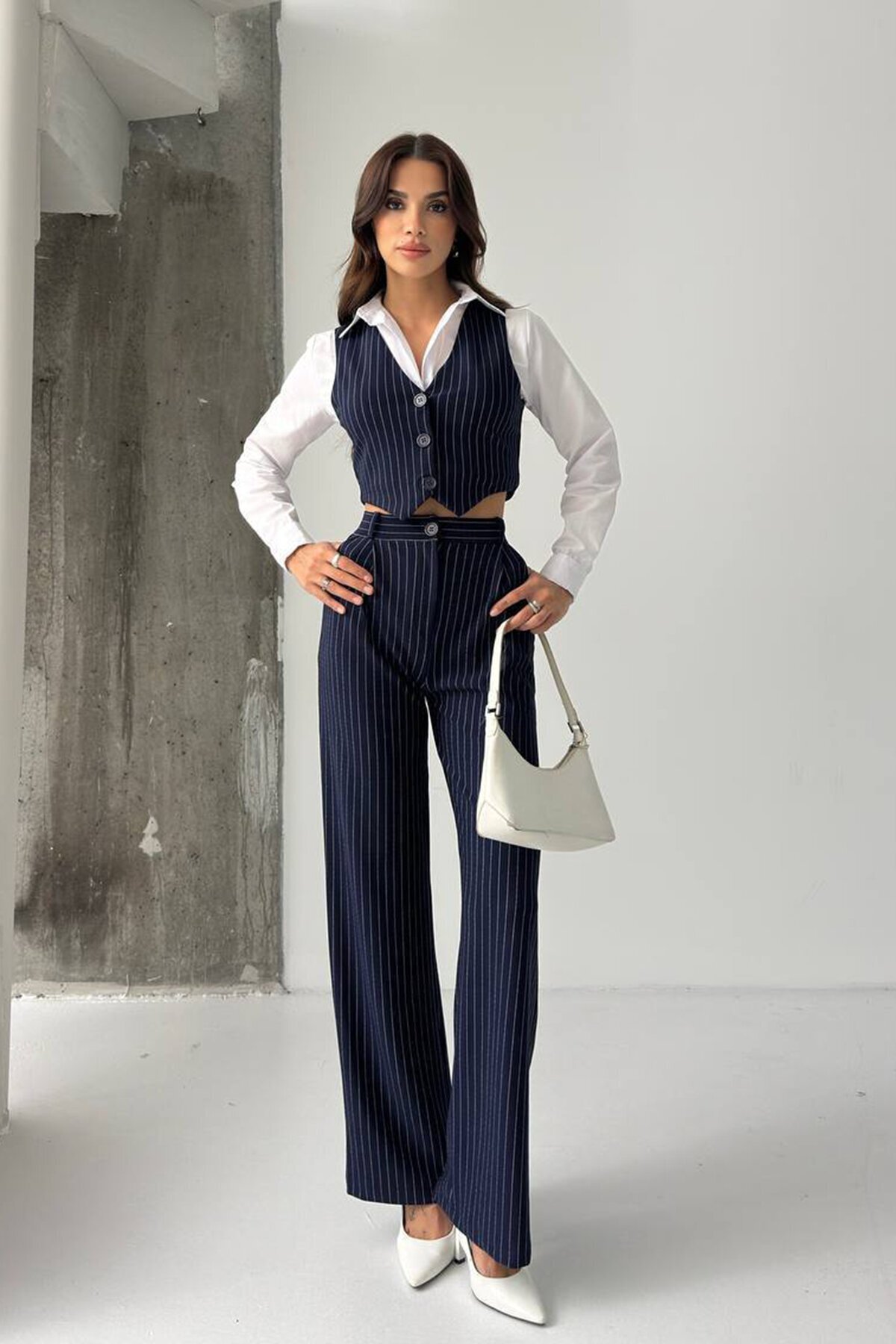 Çizgili Düğmeli Yelek ve Palazzo Pantolon Takım
