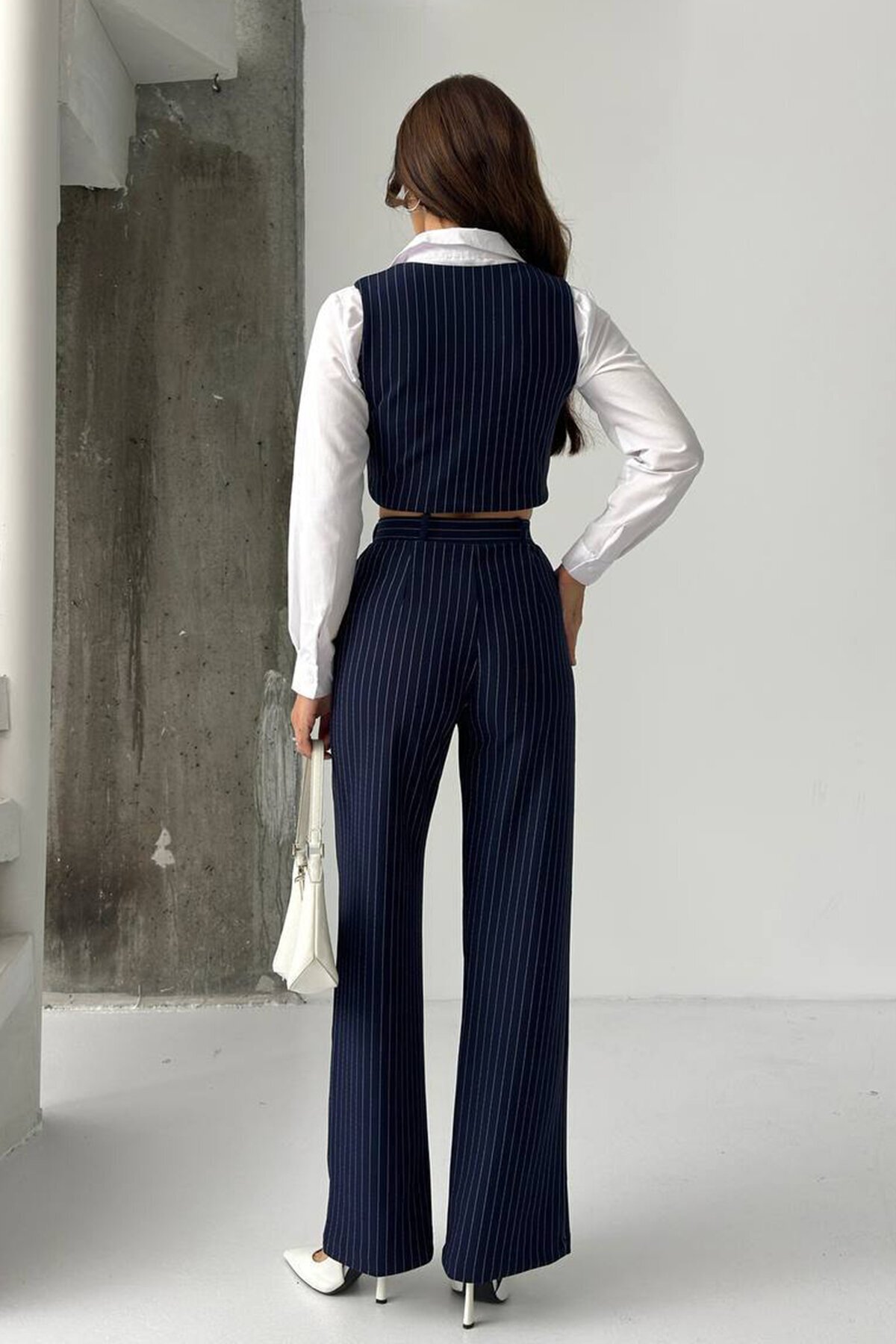 Çizgili Düğmeli Yelek ve Palazzo Pantolon Takım