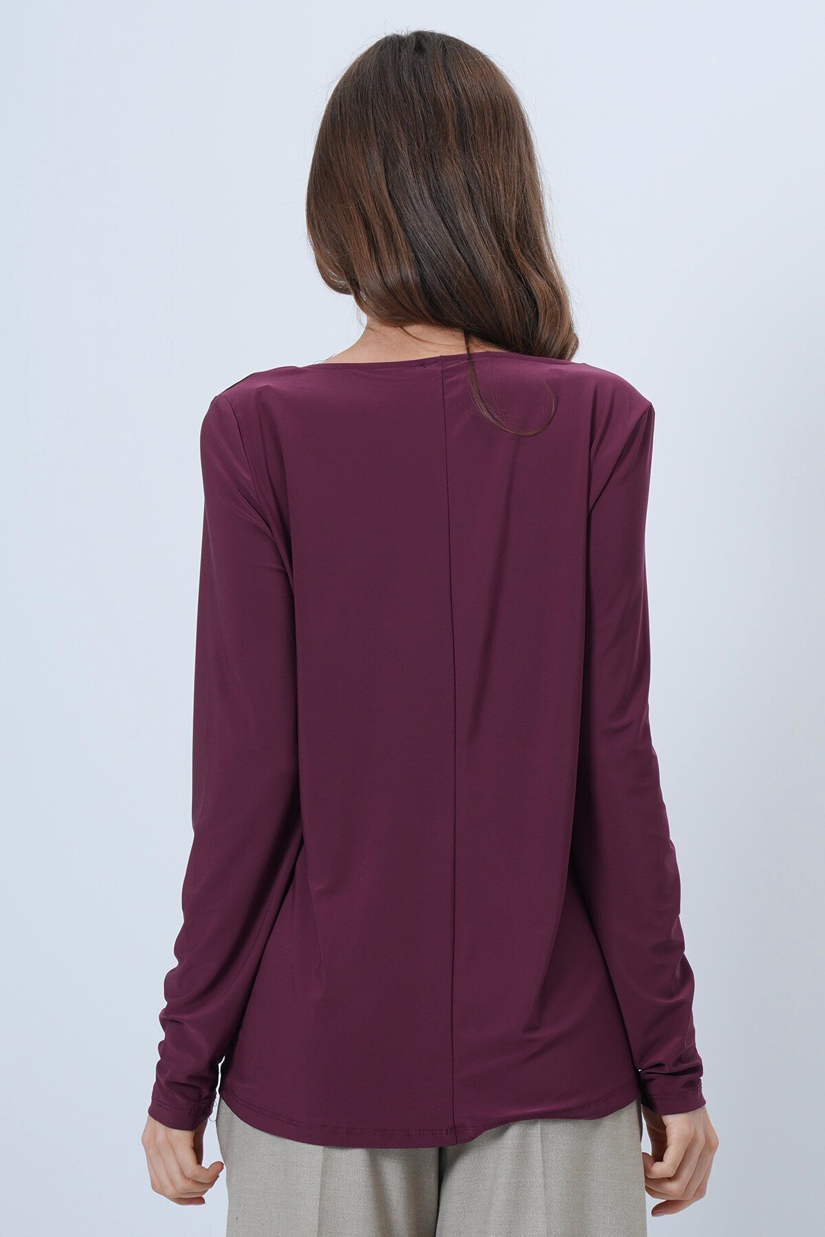 Dantel Detaylı Derin V Yaka Bluz