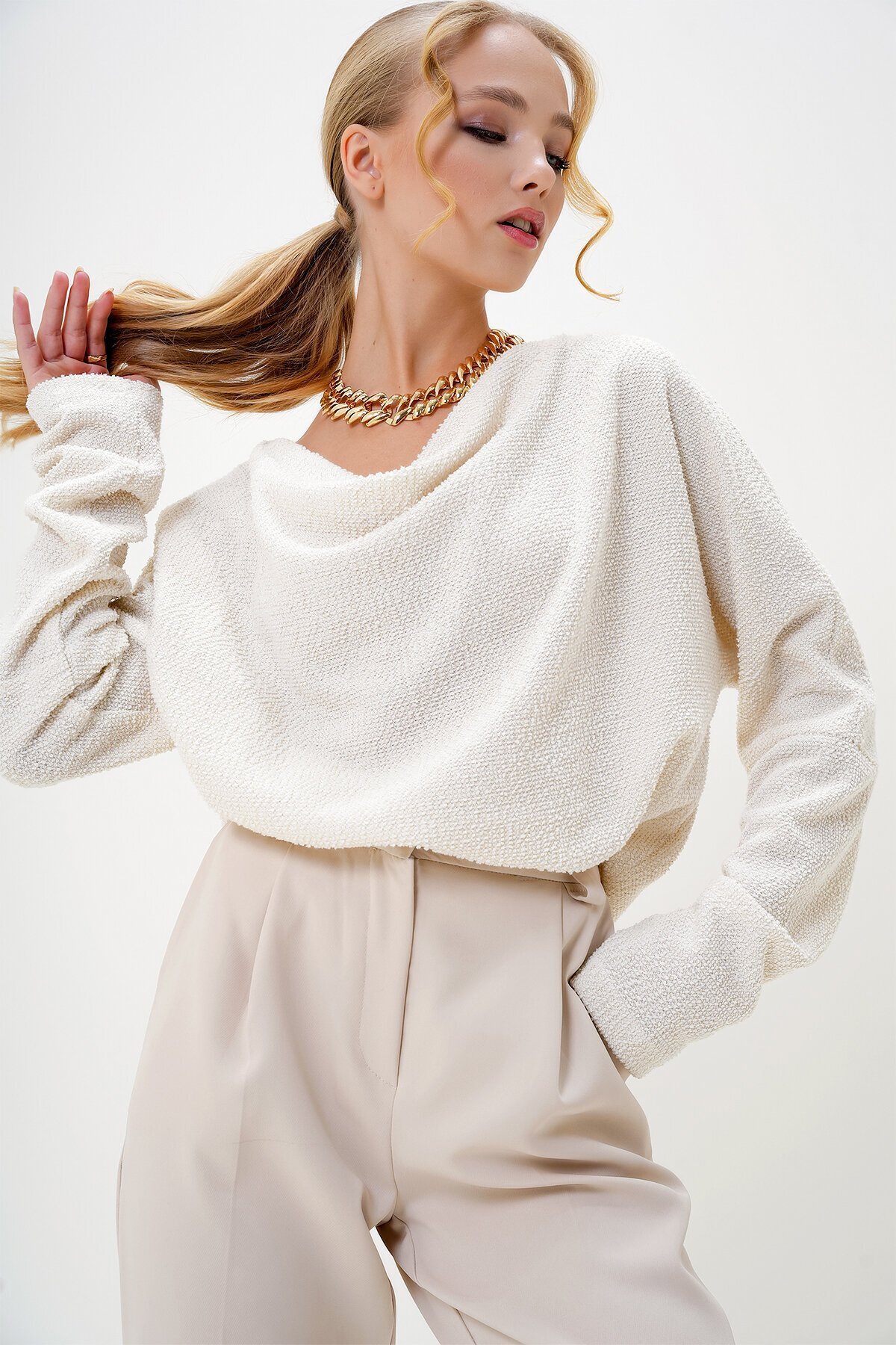 Degaje Yaka Geniş Kesim Örme Bluz
