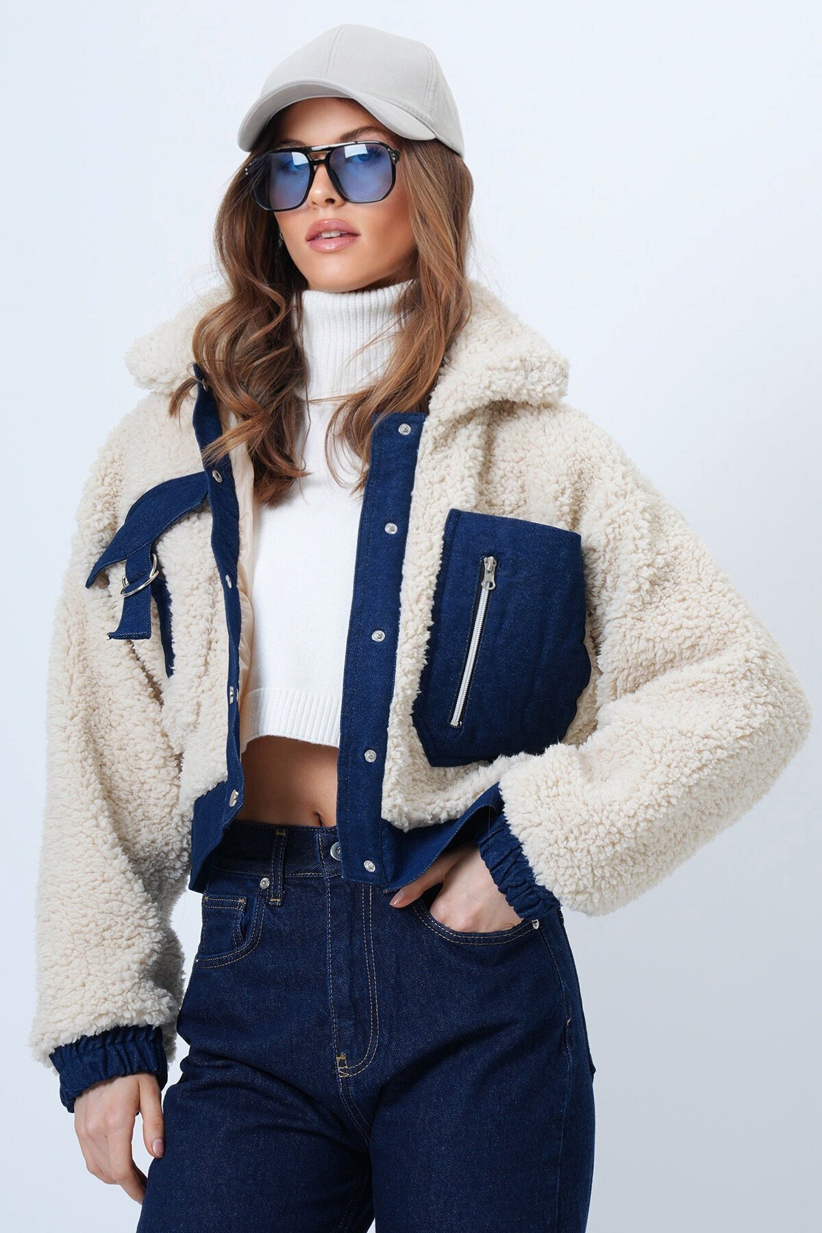 Denim Cepli Düğmeli Peluş Dokulu Kısa Bomber Ceket