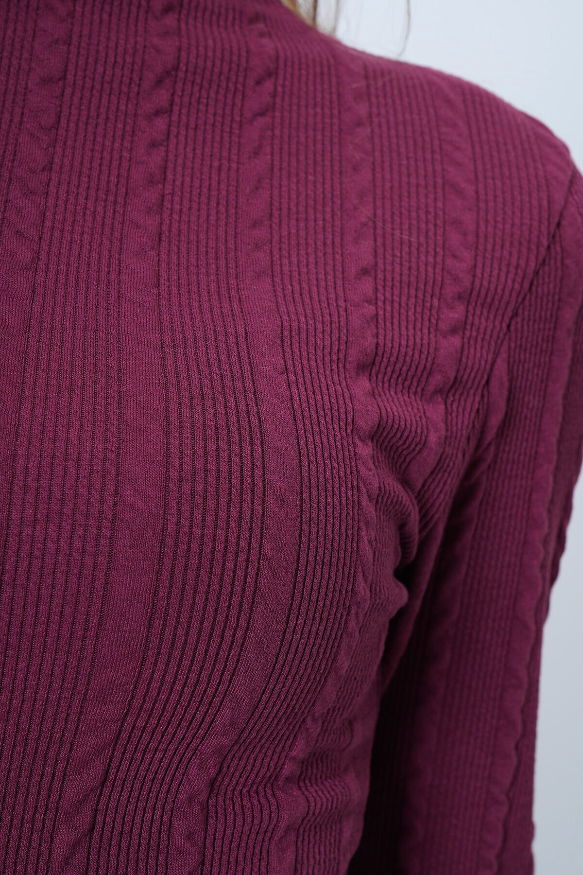 Dik Yaka Ajurlu Likralı Triko Kumaş Bluz