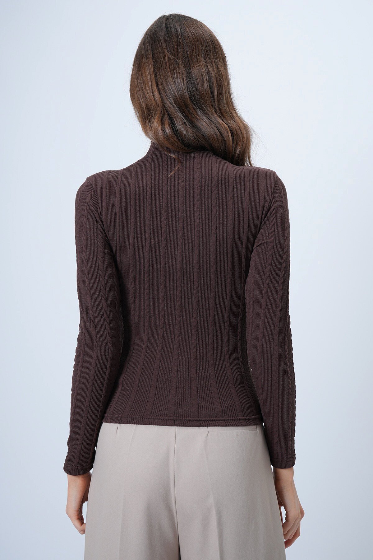 Dik Yaka Ajurlu Likralı Triko Kumaş Bluz