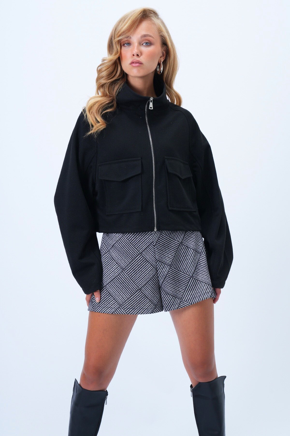 Dik Yaka Çift Cepli Reglan Kol Ceket