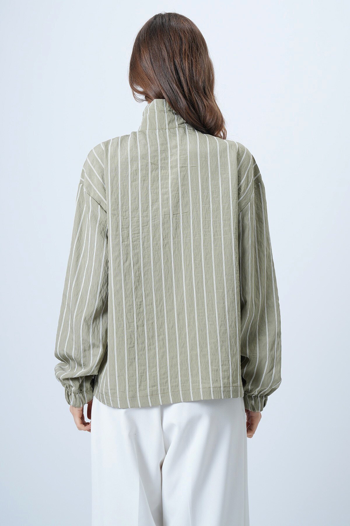 Dik Yaka Çizgili Cepli Dokuma Sweatshirt