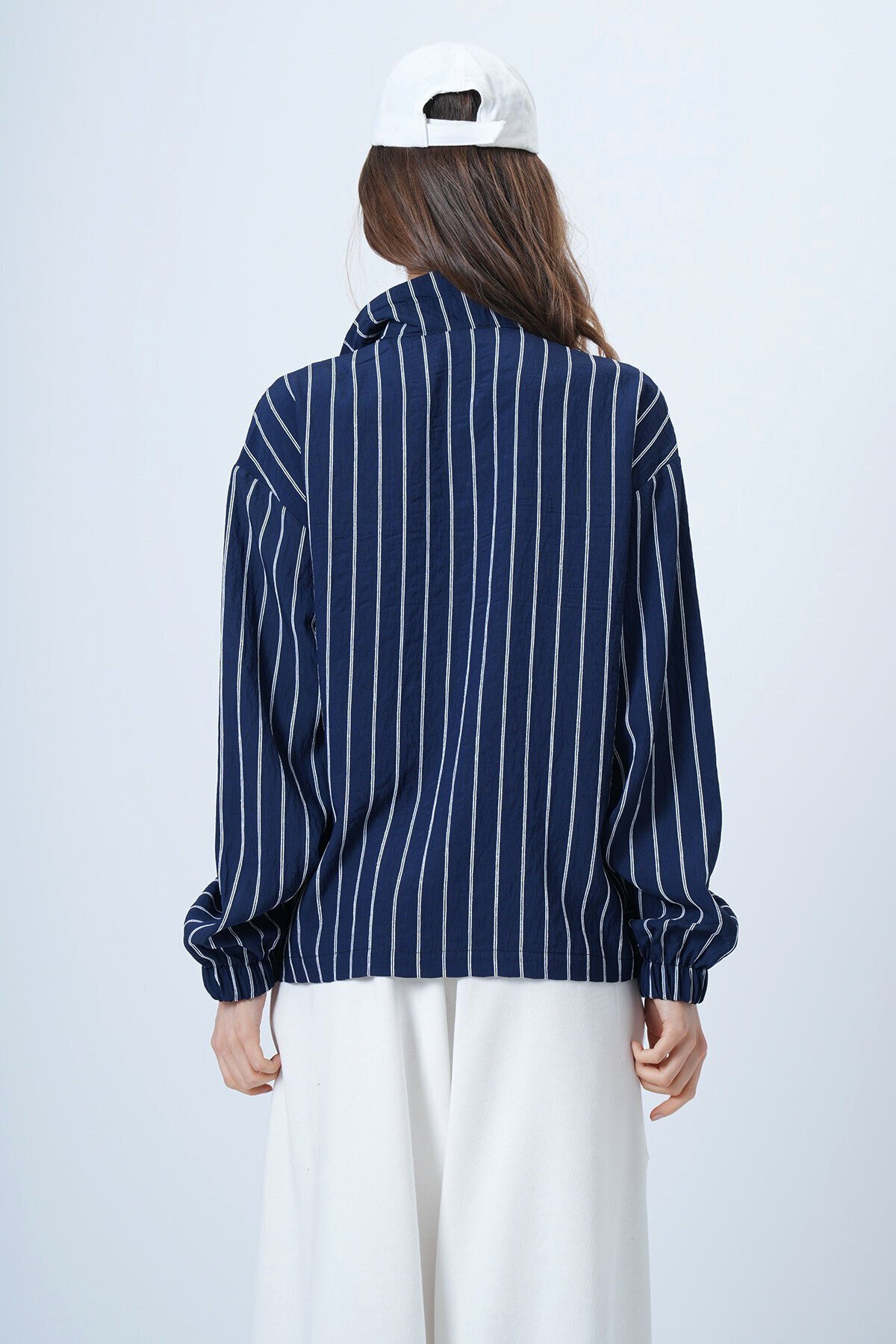 Dik Yaka Çizgili Cepli Dokuma Sweatshirt