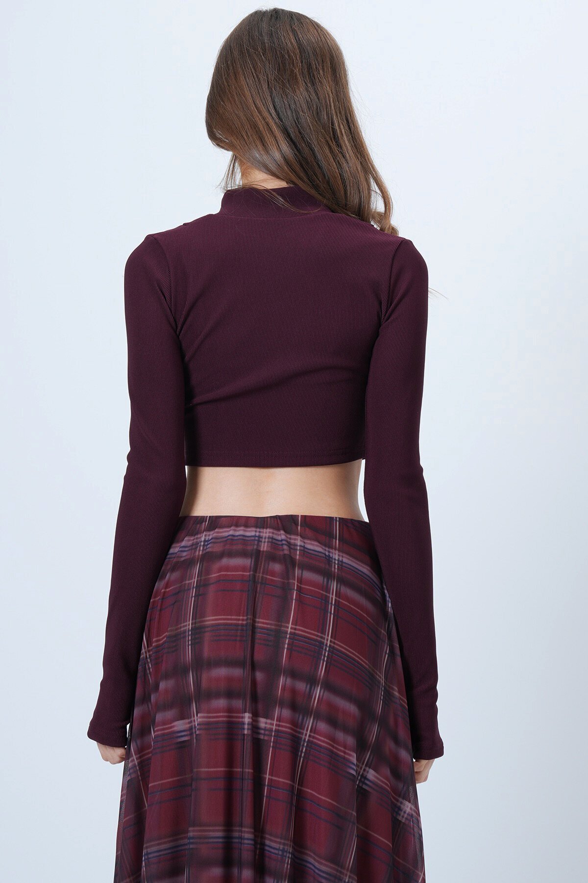 Dik Yaka Fermuarlı Ottoban Parmaklı Crop Hırka