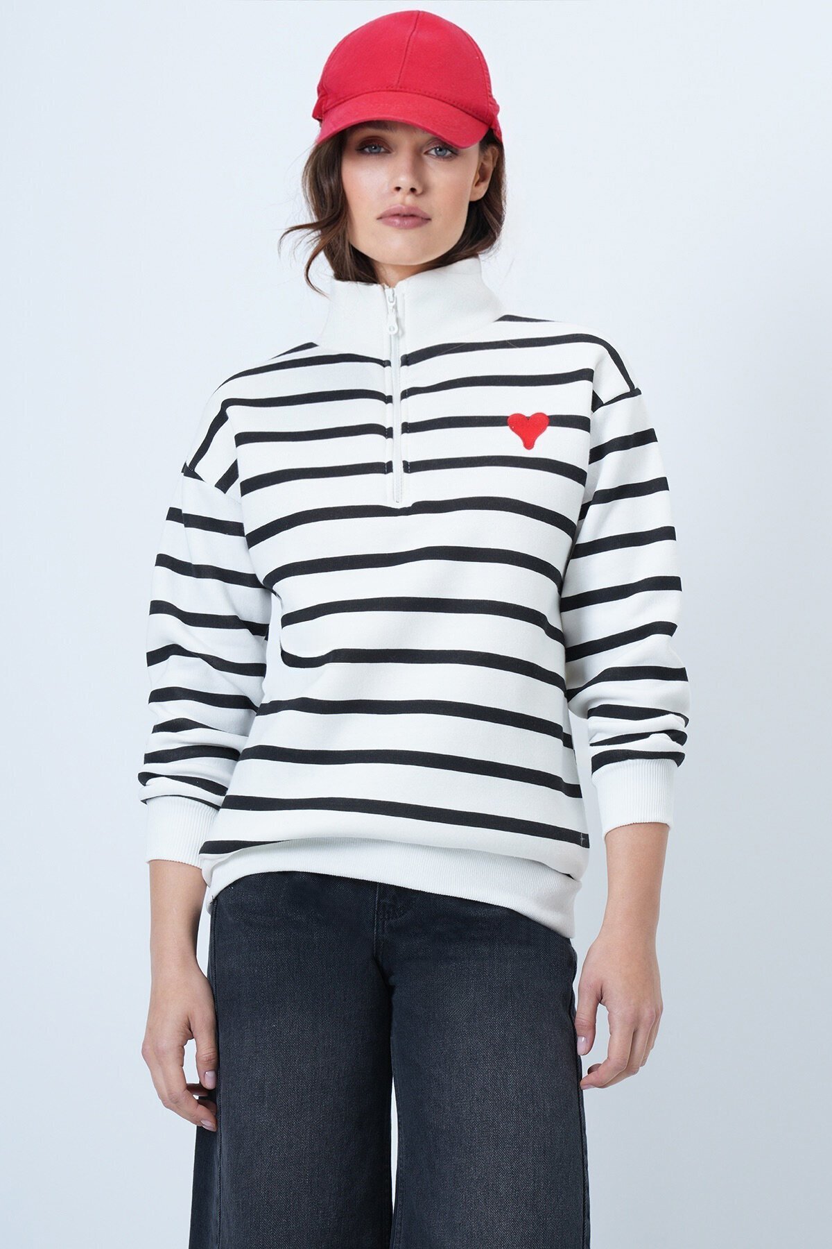 Dik Yaka Yarım Fermuarlı Çizgili Sweatshirt