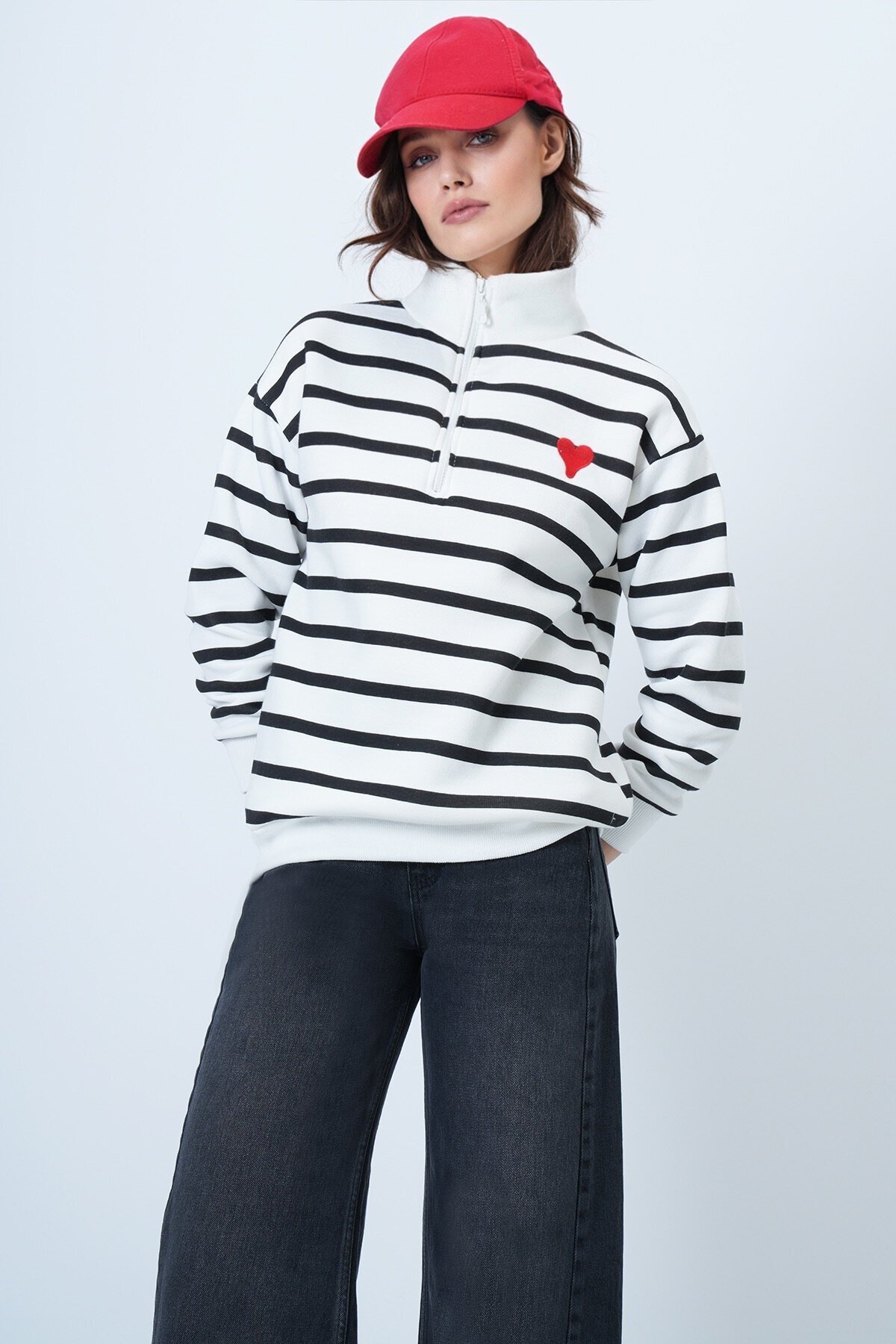 Dik Yaka Yarım Fermuarlı Çizgili Sweatshirt