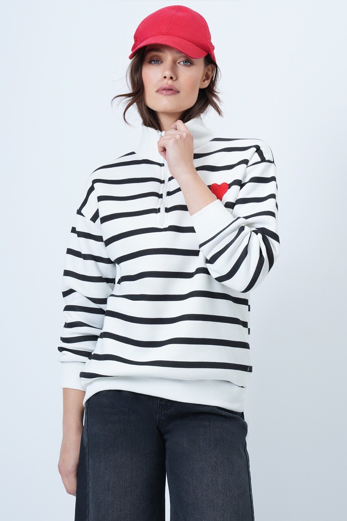 Dik Yaka Yarım Fermuarlı Çizgili Sweatshirt