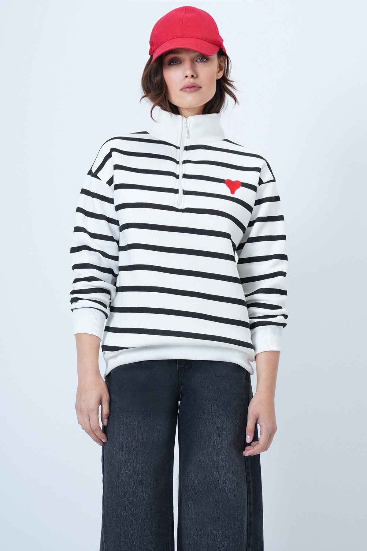 Dik Yaka Yarım Fermuarlı Çizgili Sweatshirt