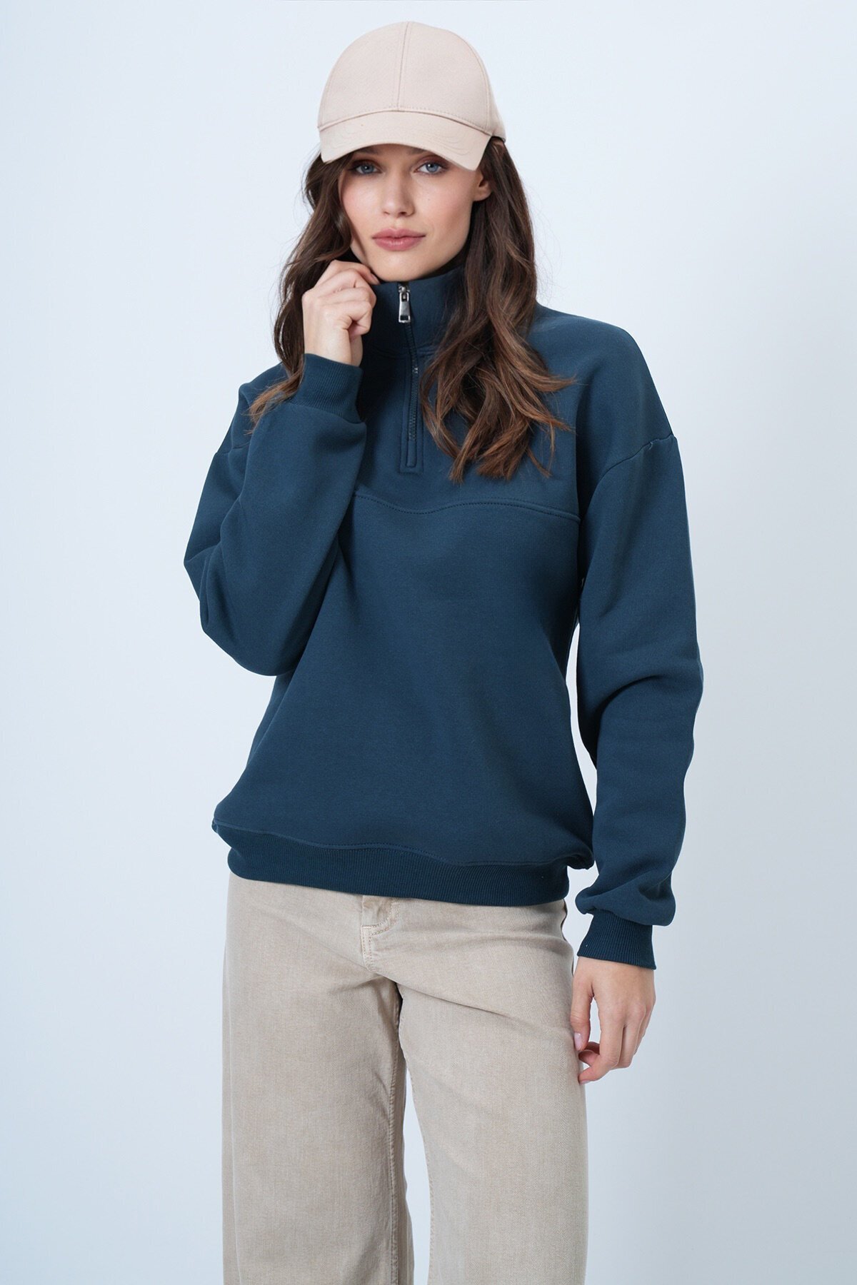 Dik Yaka Yarım Fermuarlı Çımalı Sweatshirt