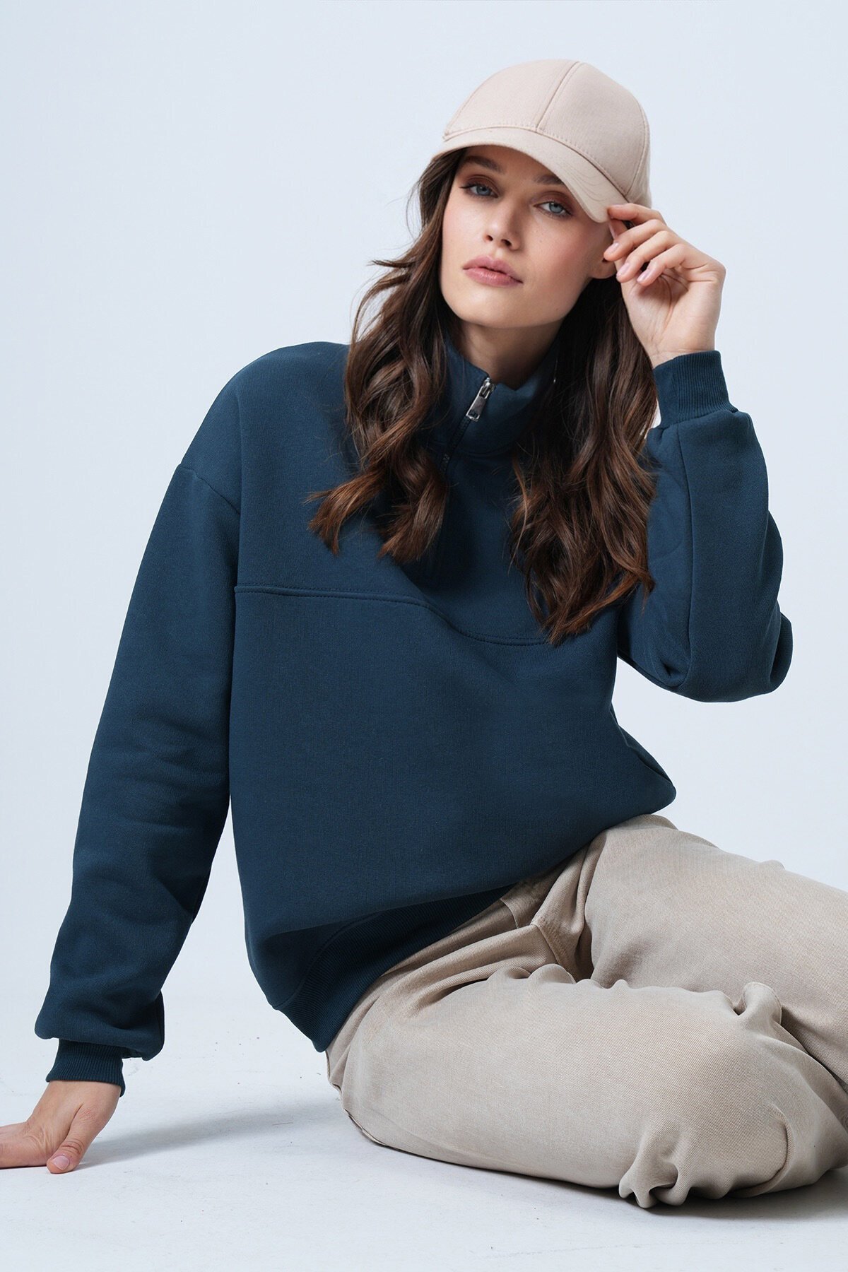 Dik Yaka Yarım Fermuarlı Çımalı Sweatshirt