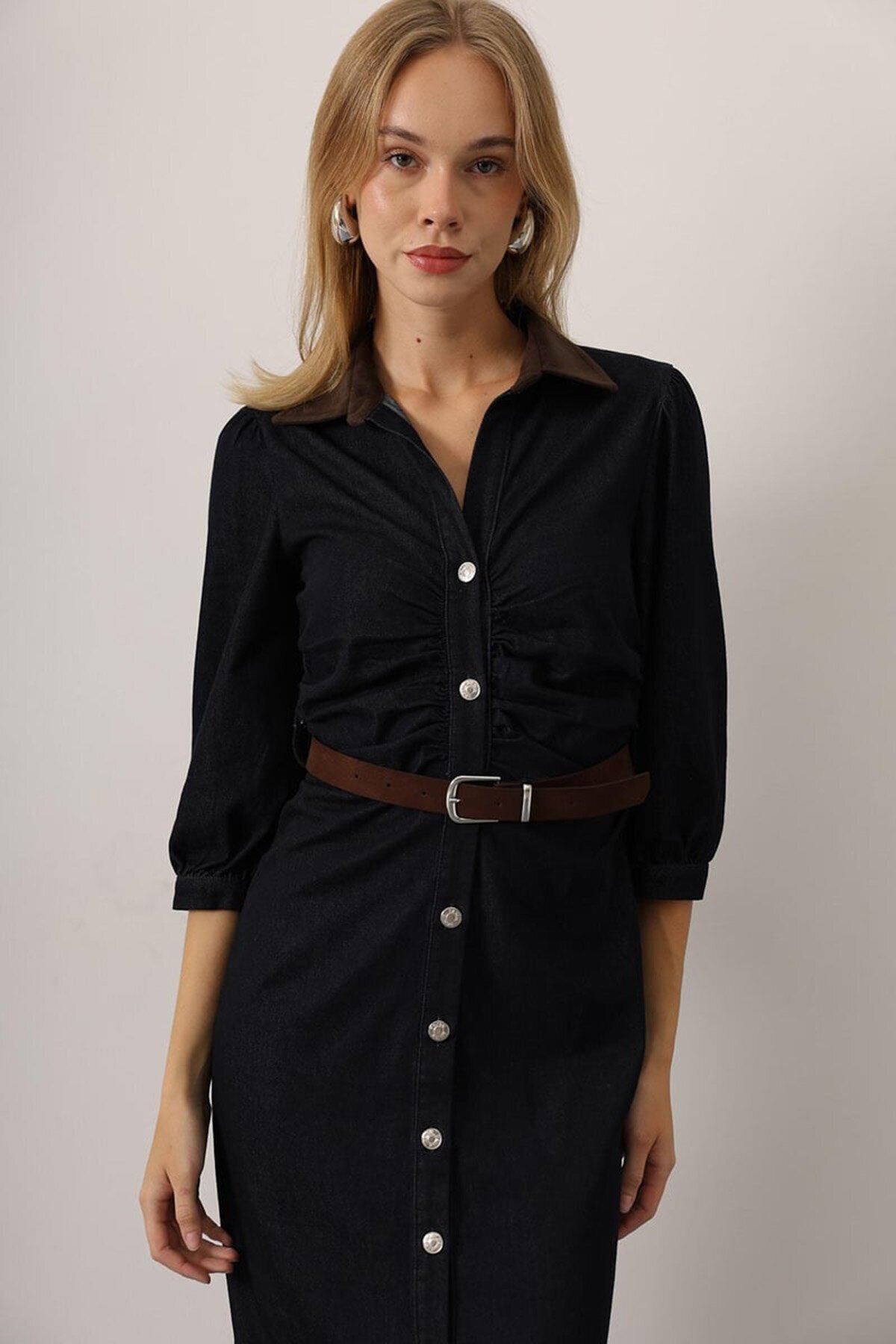 Düğme Detaylı Kemerli Midi Boy Denim Elbise