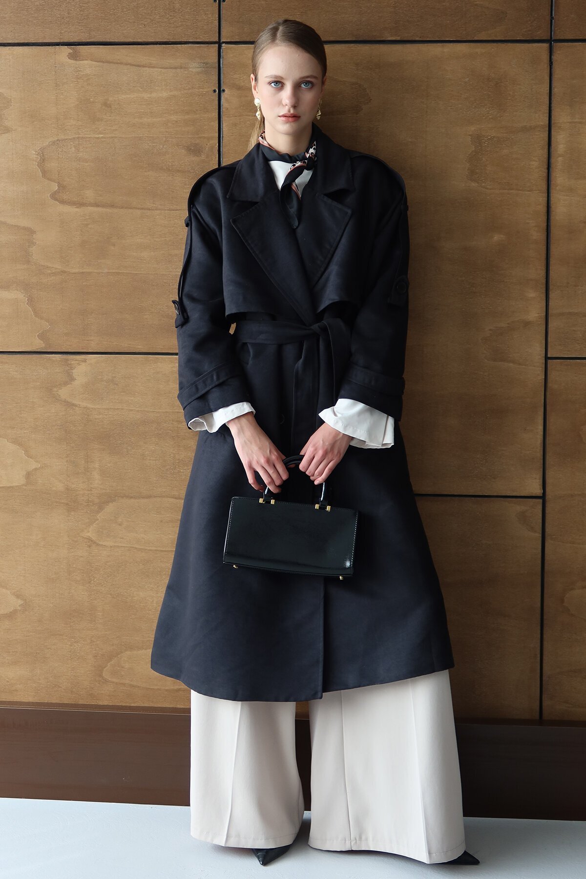 Düğme Kapamalı Kuşaklı Trençkot