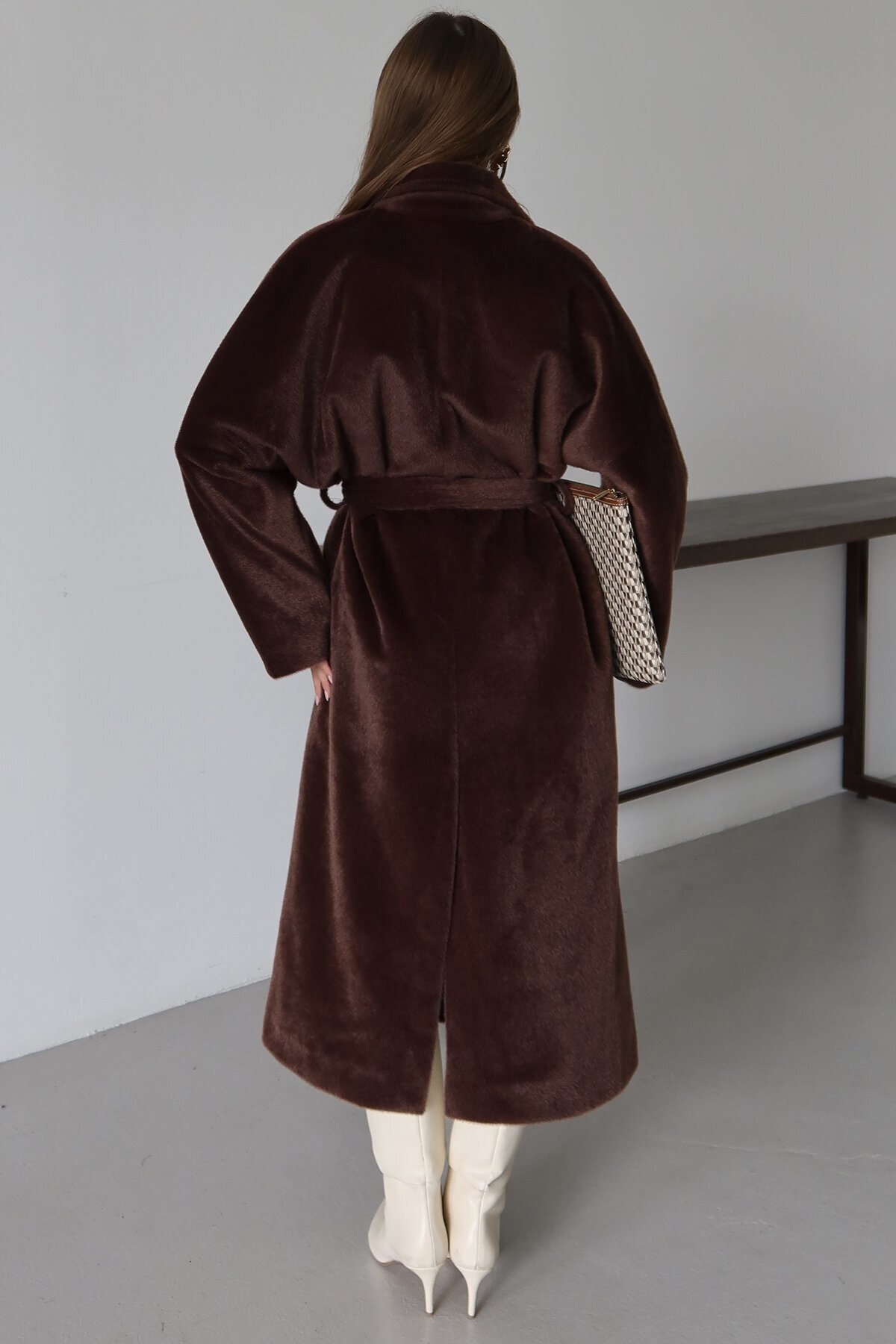 Düğmeli Kuşak Bağlamalı Cepli Yumoş Kaban