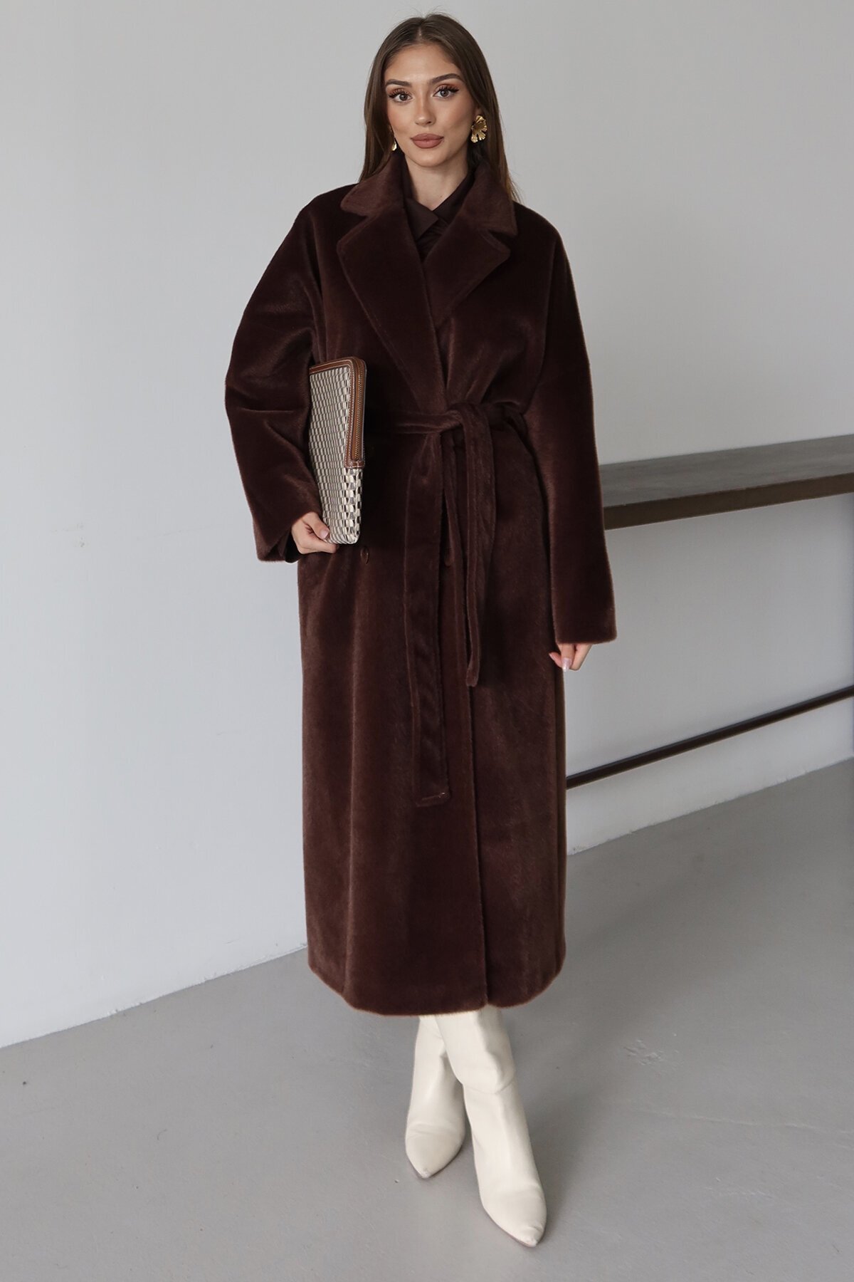 Düğmeli Kuşak Bağlamalı Cepli Yumoş Kaban