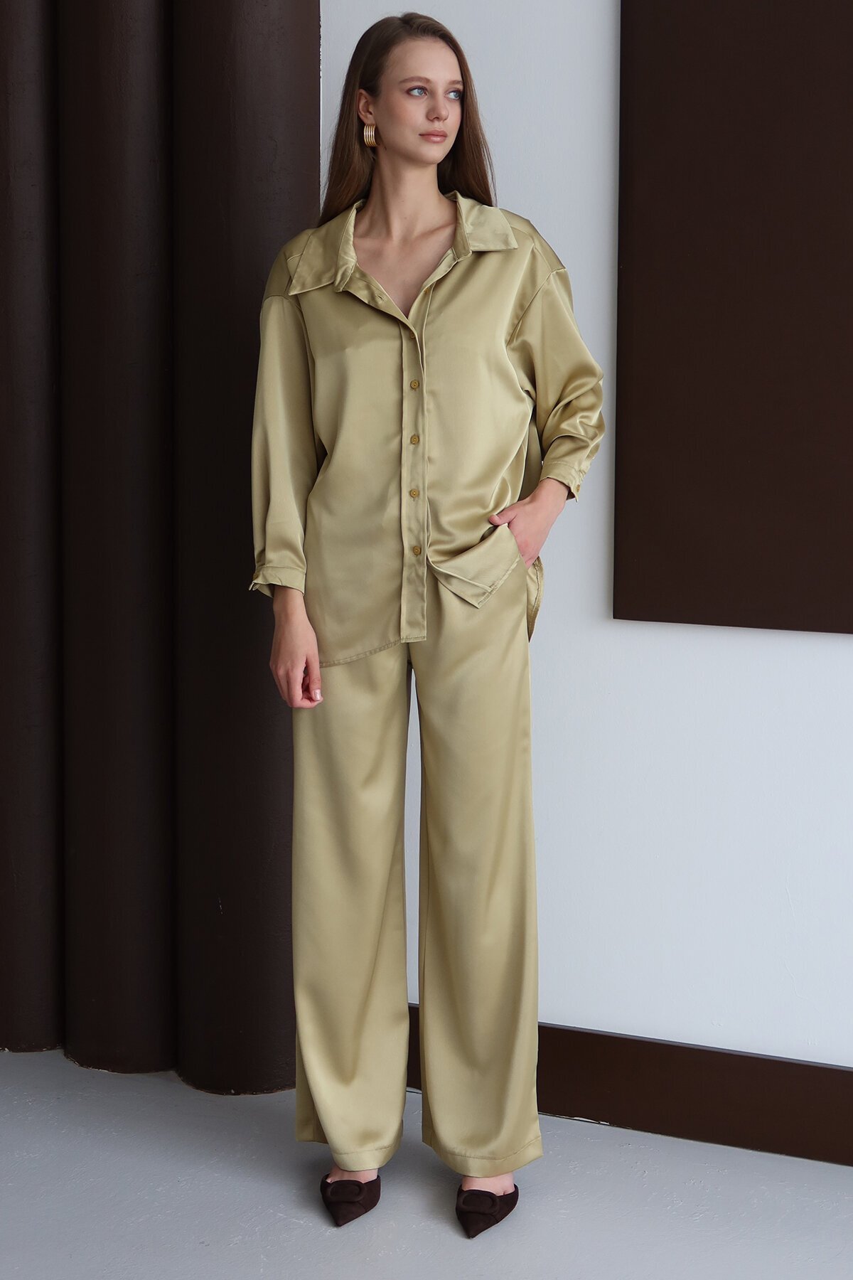 Düğmeli Oversize Saten Gömlek