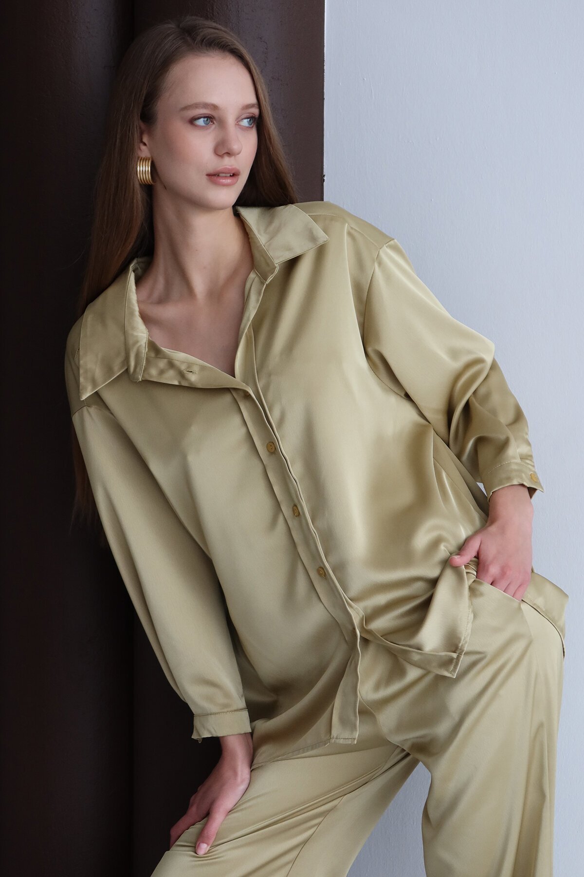Düğmeli Oversize Saten Gömlek