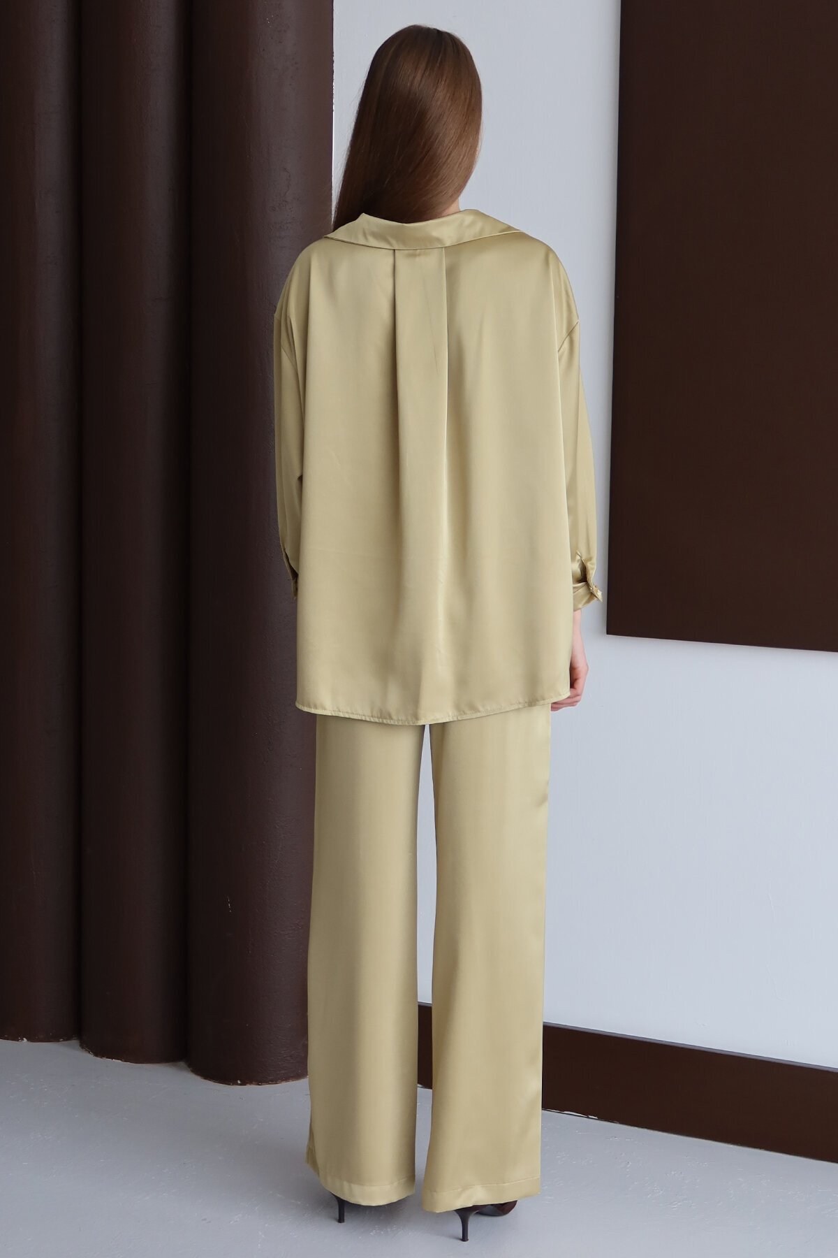 Düğmeli Oversize Saten Gömlek