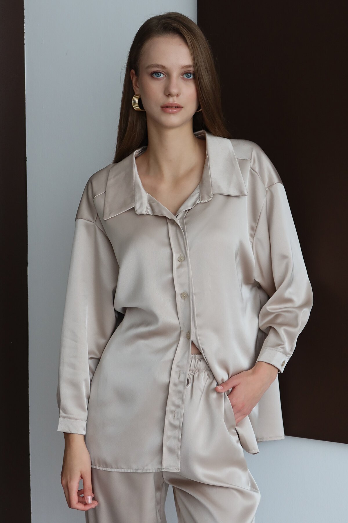 Düğmeli Oversize Saten Gömlek