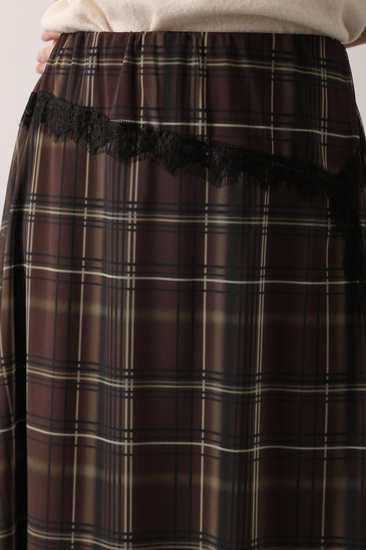 Ekoseli Asimetrik Kesim Astarlı Dantelli Etek