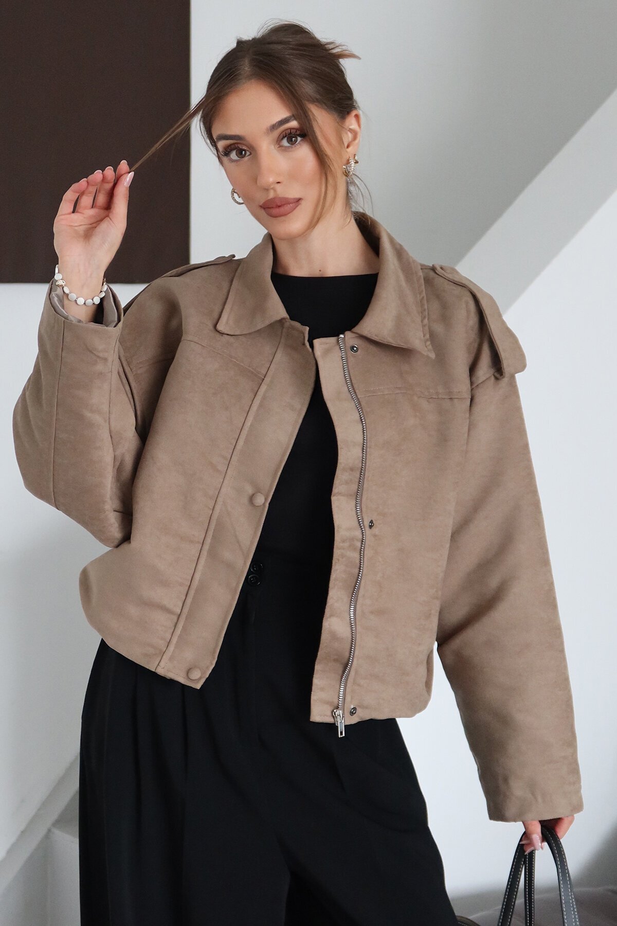 Fermuar Kapamalı Kemer Detaylı Ceket