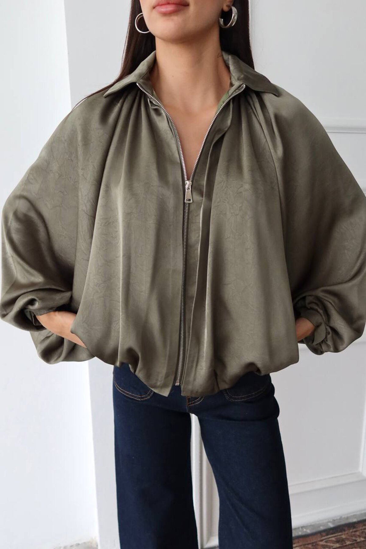 Fermuarlı Balon Kol Saten Ceket
