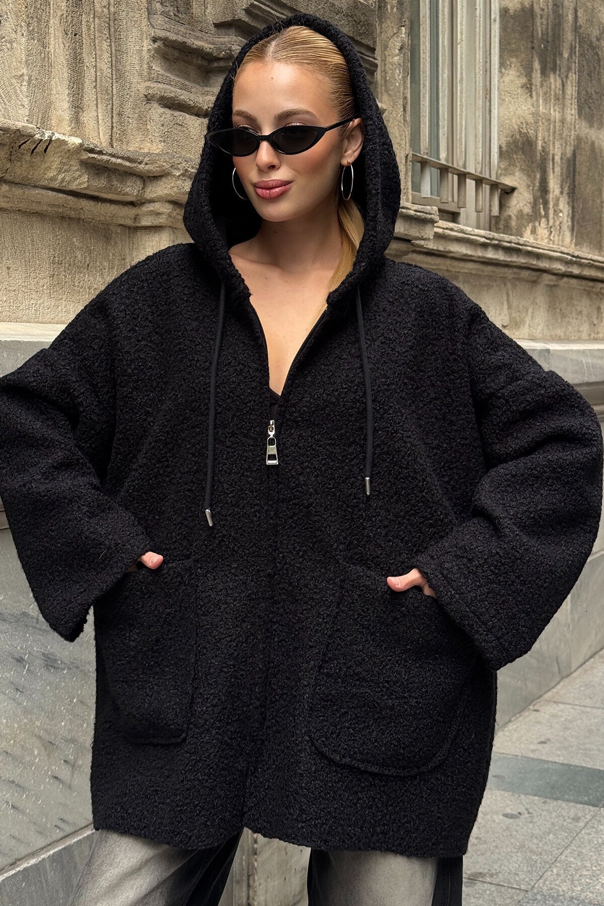 Siyah Fermuarlı Çift Cepli Kapüşonlu Astarsız Kaban