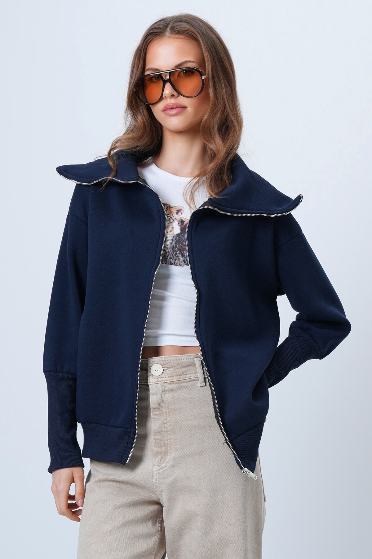 Fermuarlı Geniş Yakalı Uzun Kollu Sweatshirt