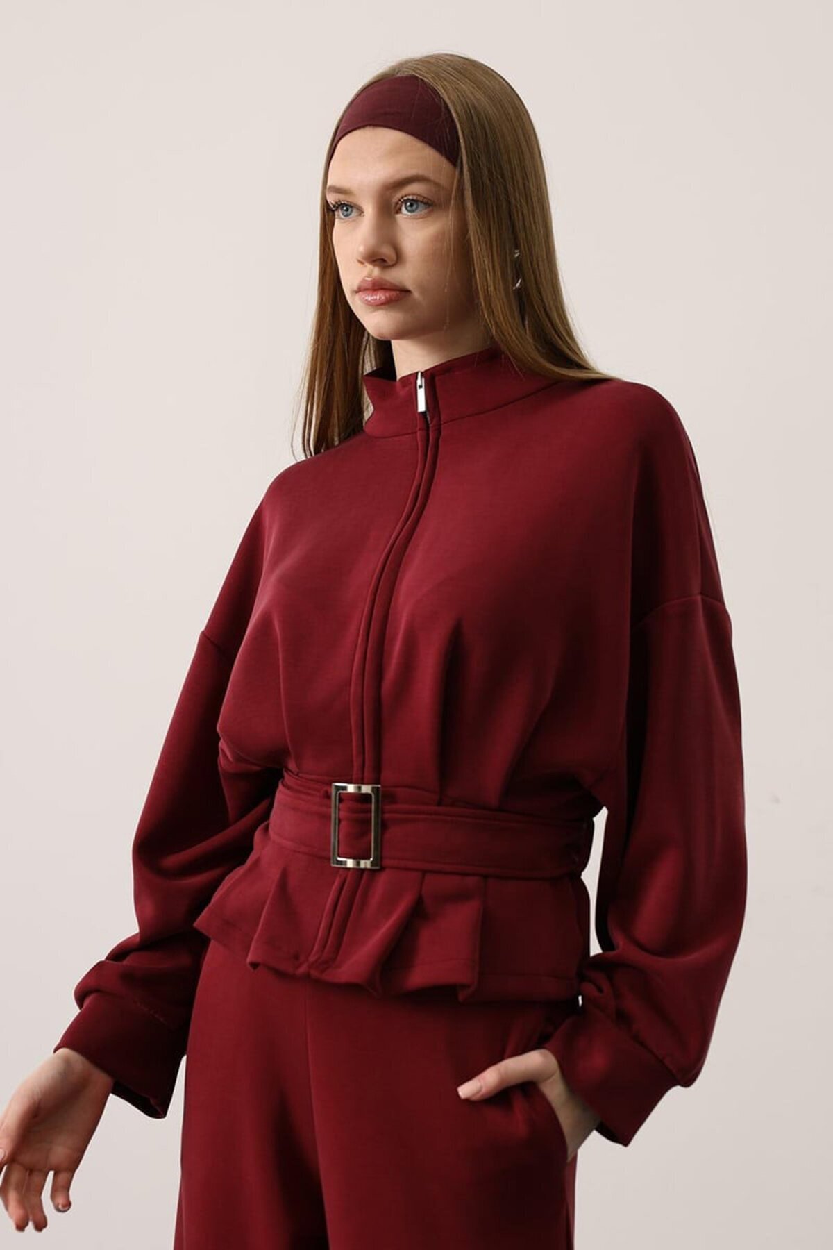 Fermuarlı Kemer Detaylı Dik Yaka Bluz