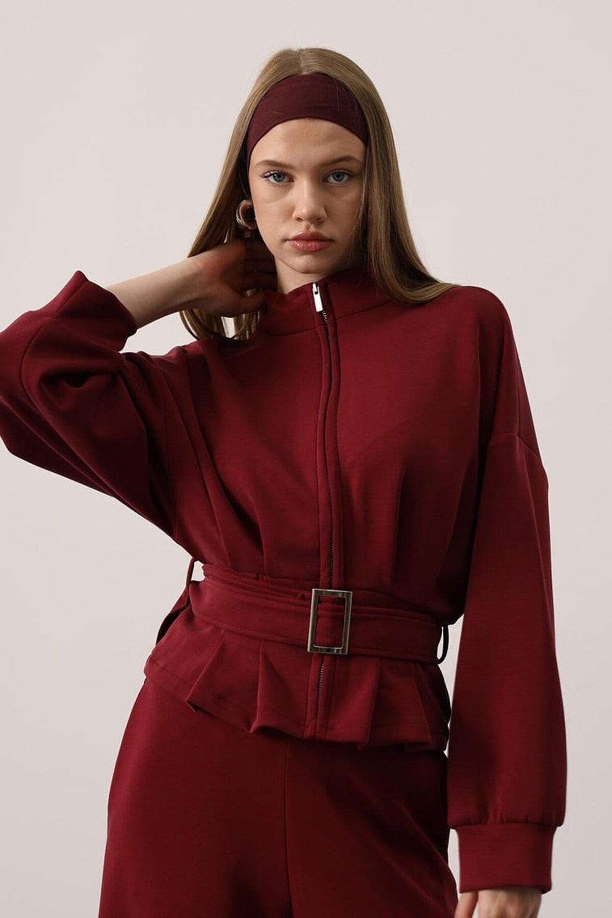 Fermuarlı Kemer Detaylı Dik Yaka Bluz