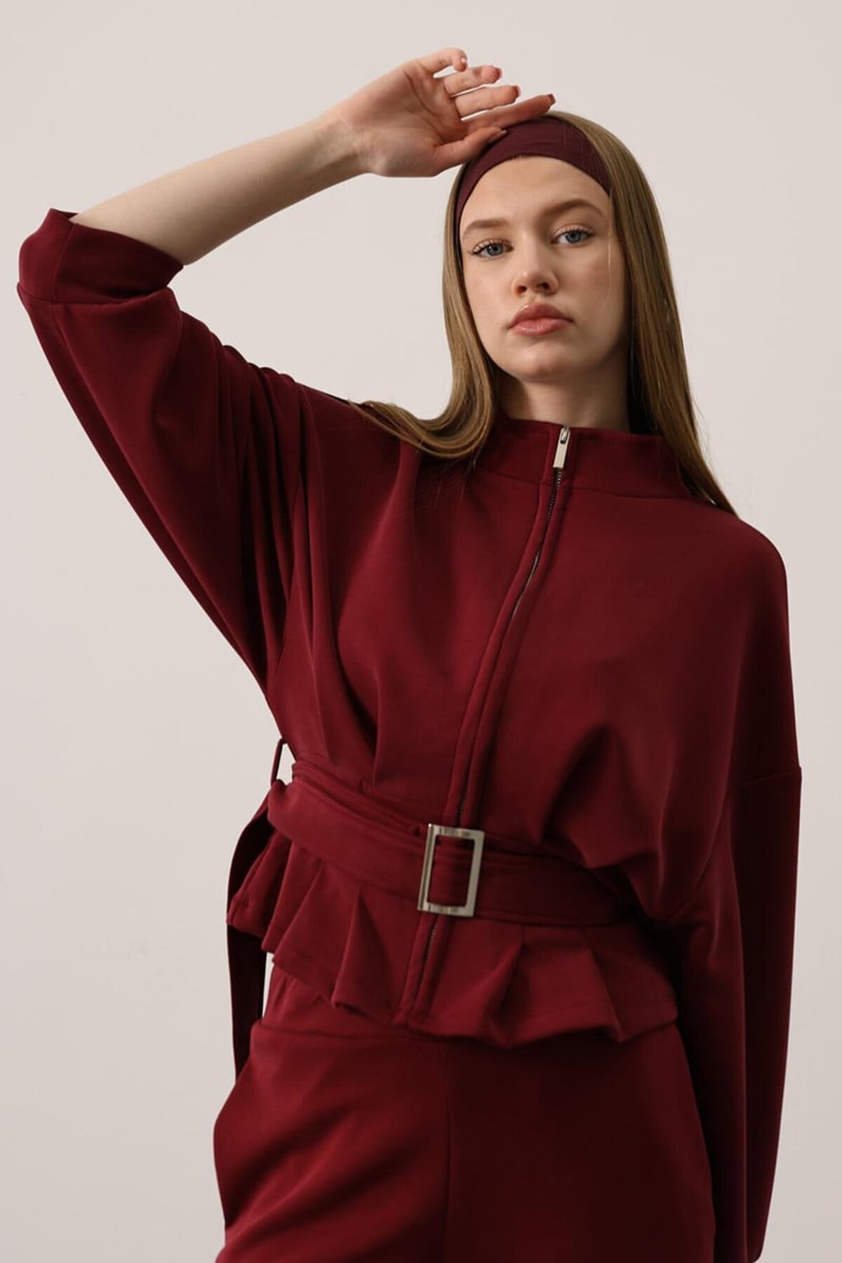 Fermuarlı Kemer Detaylı Dik Yaka Bluz