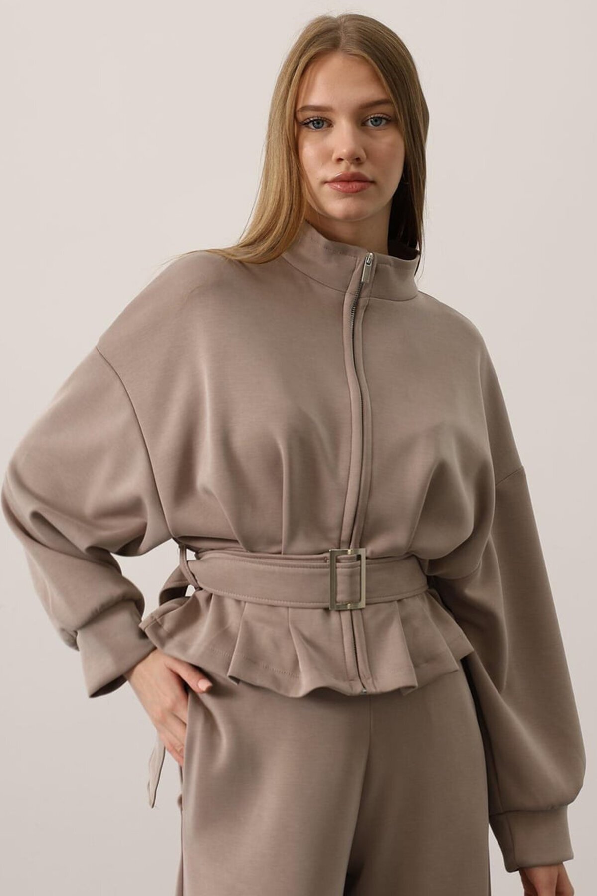 Fermuarlı Kemer Detaylı Dik Yaka Bluz