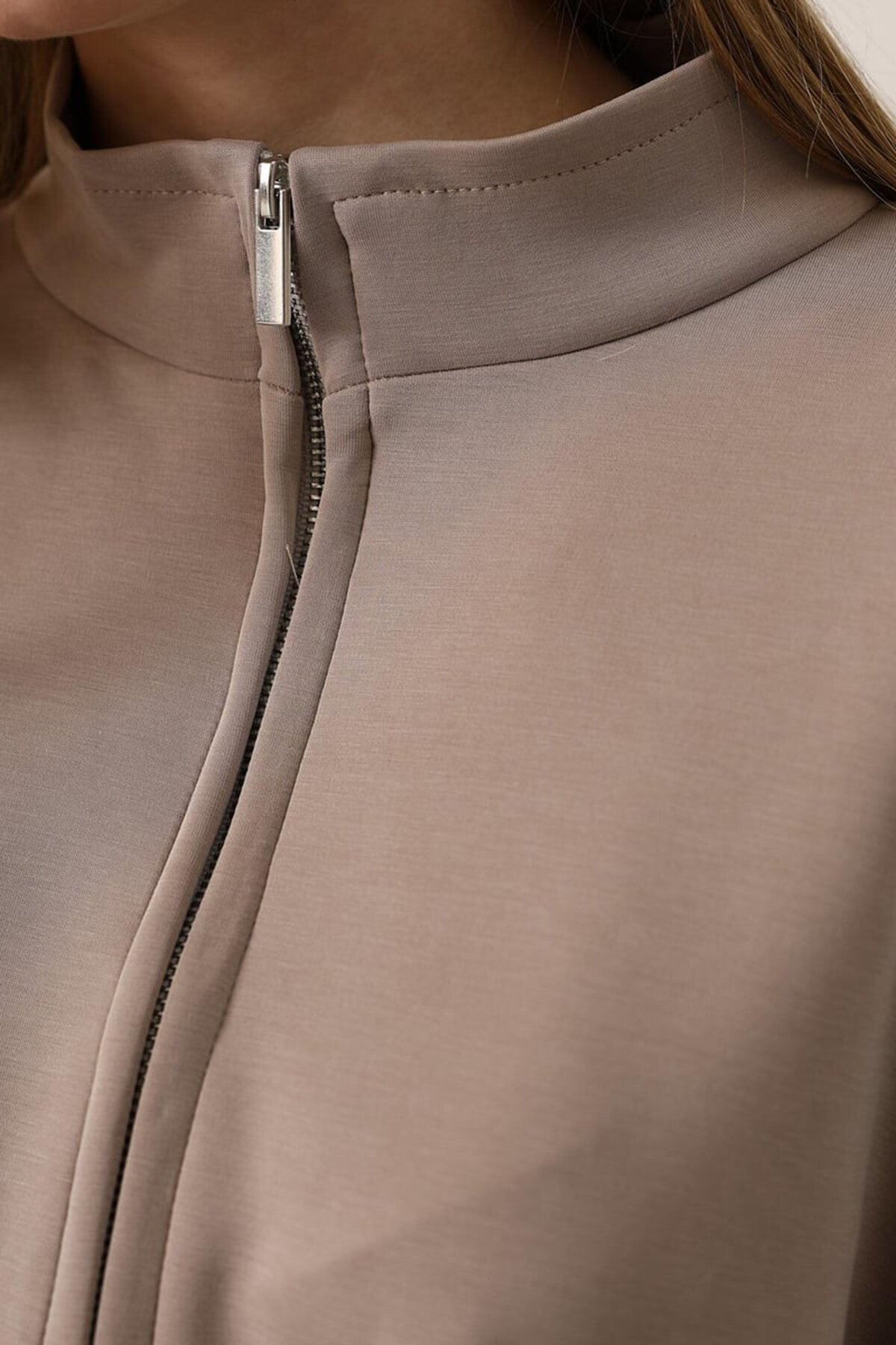 Fermuarlı Kemer Detaylı Dik Yaka Bluz